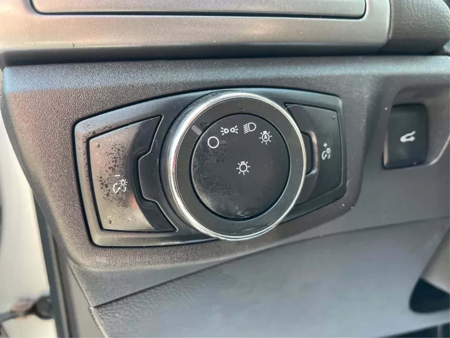 2013 Ford Fusion SE (3FA6P0H73DR) with an Other engine, located at 1951 S Dayton Lakeview Rd., New Carlisle, OH, 45344, (937) 908-9800, 39.890999, -84.050255 - **Unlock Your Lifestyle with the 2013 Ford Fusion SE Perfect for Your Daily Adventures!**<br /> <br /> Are you looking for a sophisticated sedan that blends style, comfort, and technology? Look no further than this 2013 Ford Fusion SE, located at Advantage Car and Credit in Fairborn, OH. With its a - Photo#16