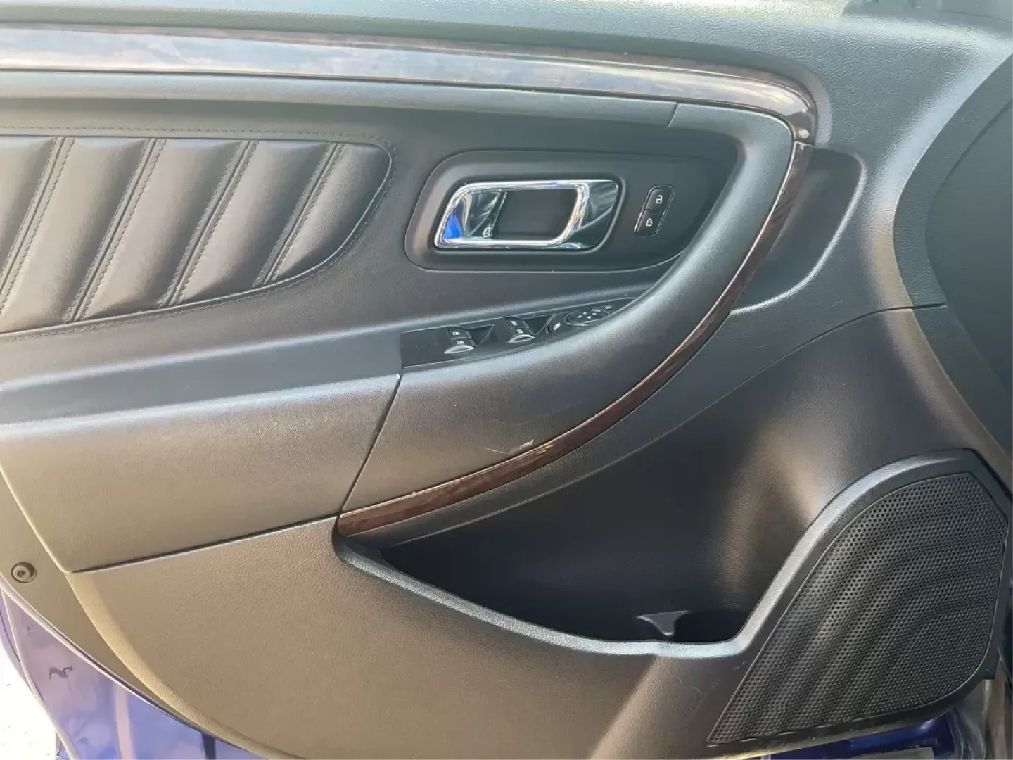 2013 Ford Taurus Limited (1FAHP2F80DG) with an 3.5L V-6 DOHC engine, located at 1184 Kauffman Ave, Fairborn, OH, 45324, (937) 908-9800, 39.807072, -84.030914 - 2013 Ford Taurus Limited - Photo#17