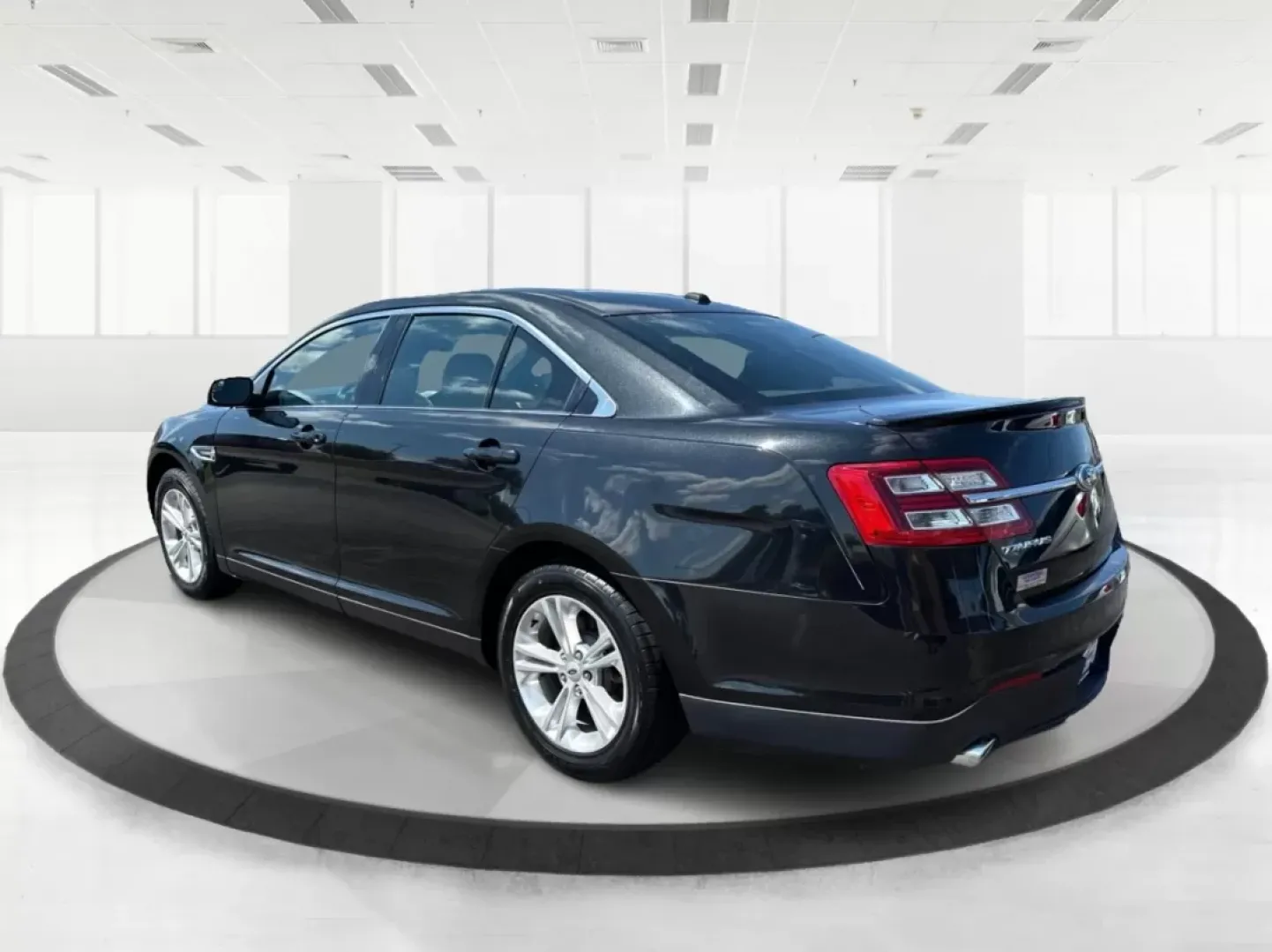 2013 Ford Taurus SEL (1FAHP2E87DG) with an EcoBoost 2L I-4 gasoline direct injection engine, located at 1099 N County Rd 25A, Troy, OH, 45373, (937) 908-9800, 40.057079, -84.212883 - ### Discover Your Next Adventure with the 2013 Ford Taurus SEL from Advantage Car and Credit!<br /> <br /> Are you seeking a reliable and stylish sedan for your daily commute, family road trips, or weekend adventures? Look no further! The 2013 Ford Taurus SEL, available at Advantage Car and Credit i - Photo#4