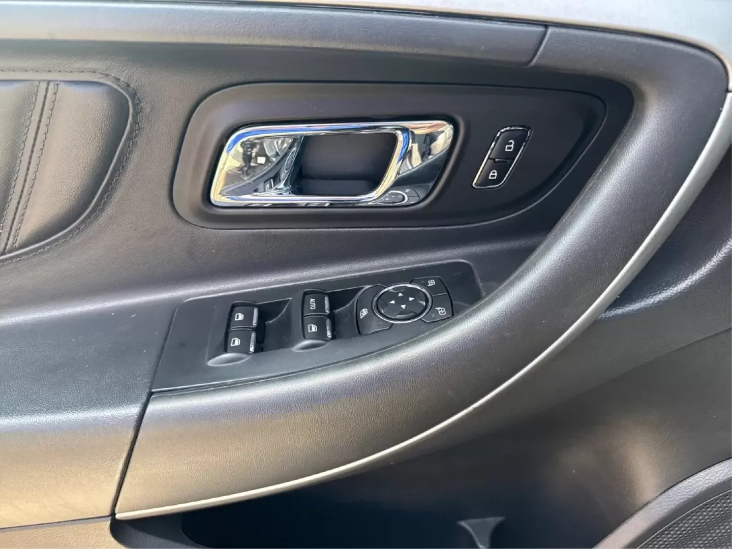 2013 Ford Taurus SEL (1FAHP2E87DG) with an EcoBoost 2L I-4 gasoline direct injection engine, located at 1099 N County Rd 25A, Troy, OH, 45373, (937) 908-9800, 40.057079, -84.212883 - ### Discover Your Next Adventure with the 2013 Ford Taurus SEL from Advantage Car and Credit!<br /> <br /> Are you seeking a reliable and stylish sedan for your daily commute, family road trips, or weekend adventures? Look no further! The 2013 Ford Taurus SEL, available at Advantage Car and Credit i - Photo#19