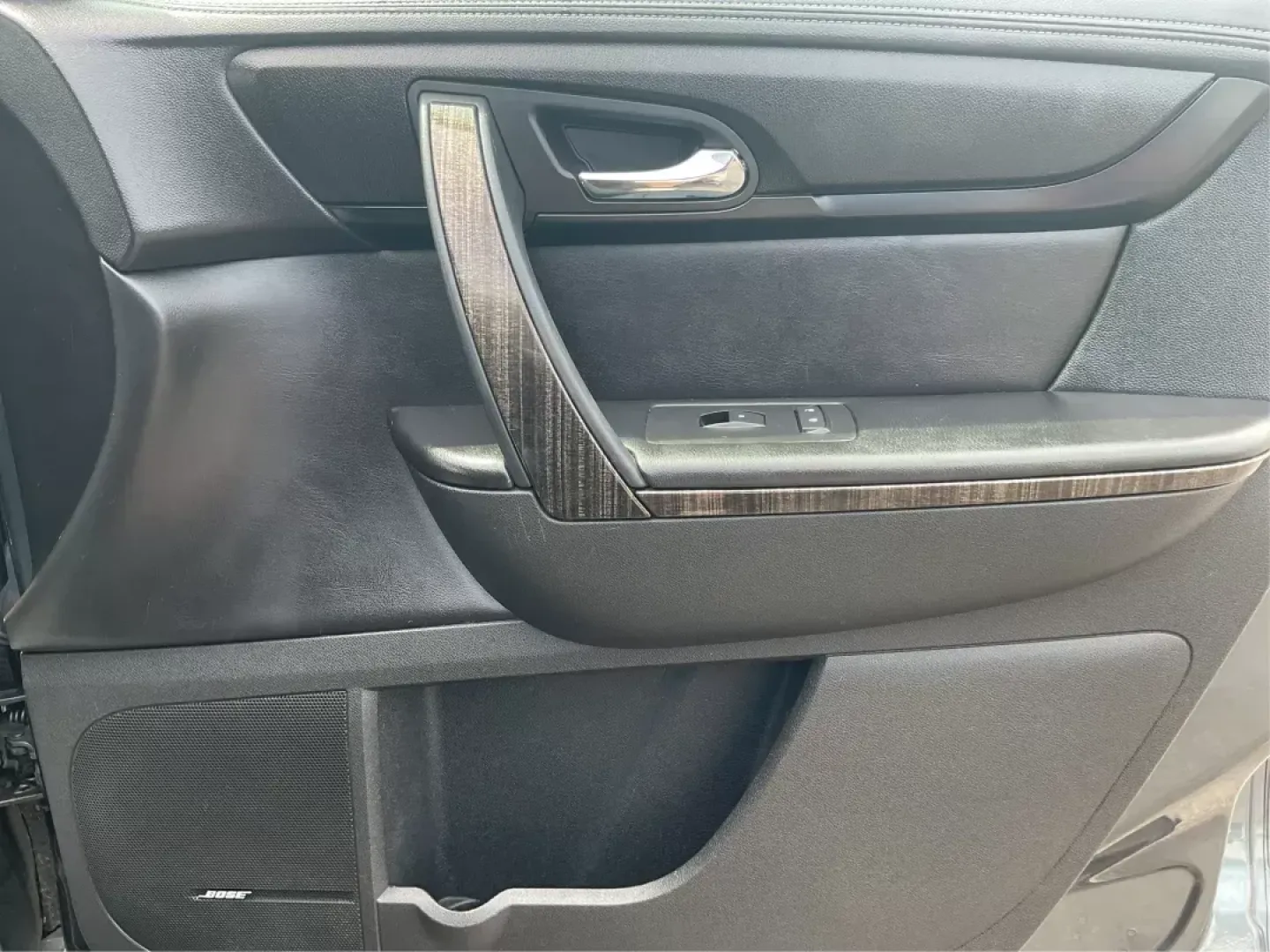 2013 GMC Acadia SLT-1 (1GKKVRKD3DJ) with an 3.6L V-6 gasoline direct injection engine, located at 4508 South Dixie Dr, Moraine, OH, 45439, (937) 908-9800, 39.689976, -84.218452 - Third Row - Photo#19