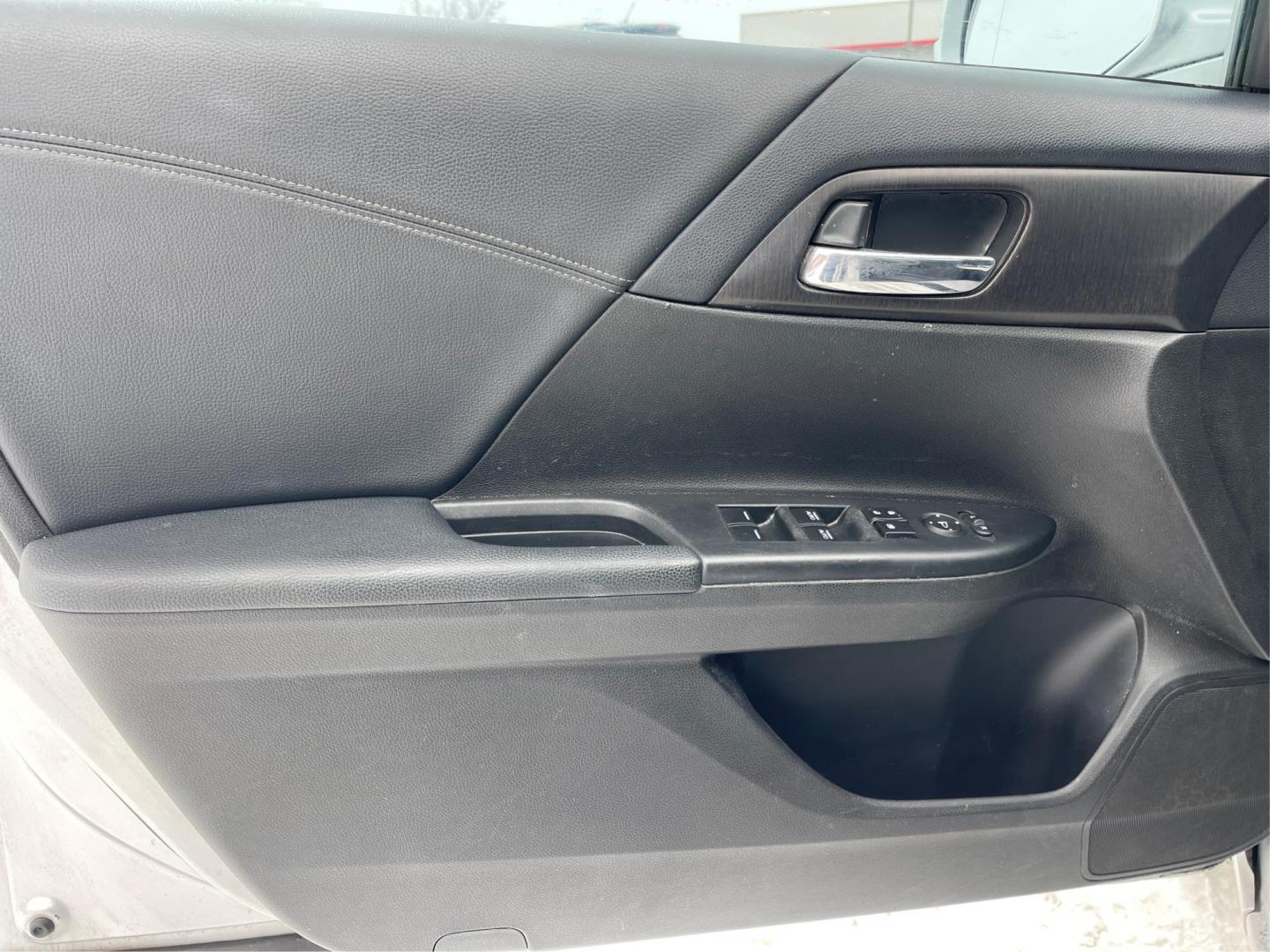 2013 Honda Accord EX Sedan CVT (1HGCR2F72DA) with an 2.4L L4 DOHC 16V engine, Continuously Variable Transmission transmission, located at 401 Woodman Dr, Riverside, OH, 45431, (937) 908-9800, 39.760899, -84.123421 - 2013 Honda Accord EX Sedan CVT - Photo#18