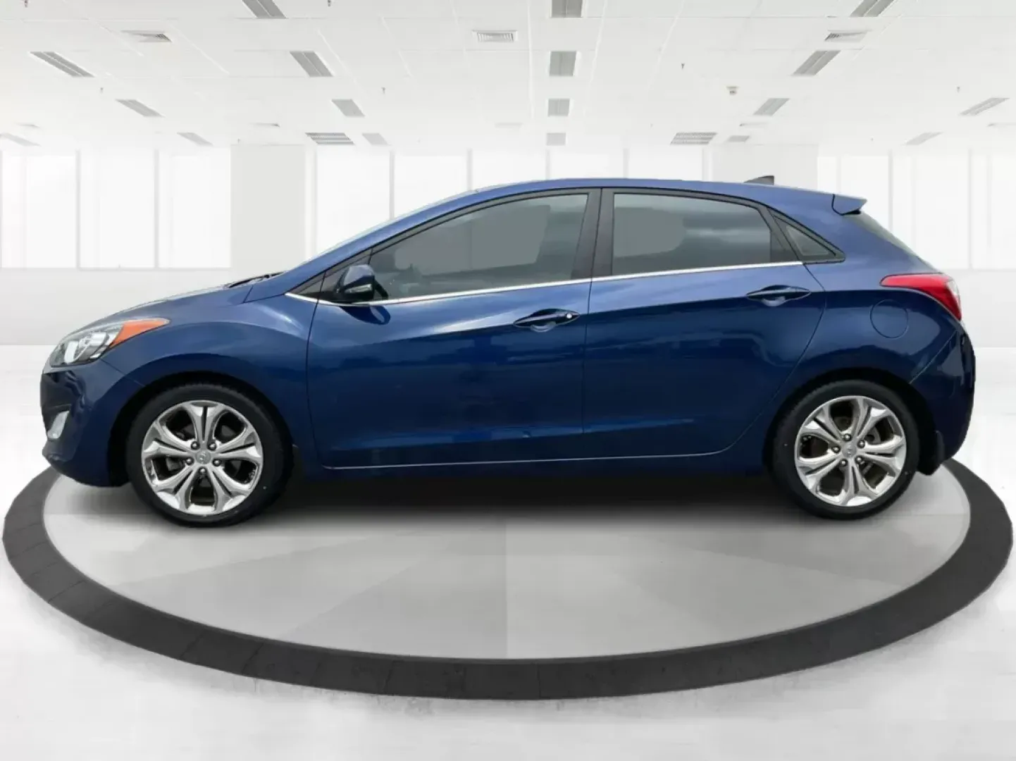 2013 Hyundai Elantra GT Base (KMHD35LE4DU) with an Other engine, located at 4508 South Dixie Dr, Moraine, OH, 45439, (937) 908-9800, 39.689976, -84.218452 - **Discover Your Perfect Ride: 2013 Hyundai Elantra GT at Advantage Car and Credit!**<br /> <br /> Are you ready to elevate your daily commute or weekend adventures? Look no further than this stunning 2013 Hyundai Elantra GT, a versatile sedan that perfectly balances comfort, style, and fuel efficien - Photo#5