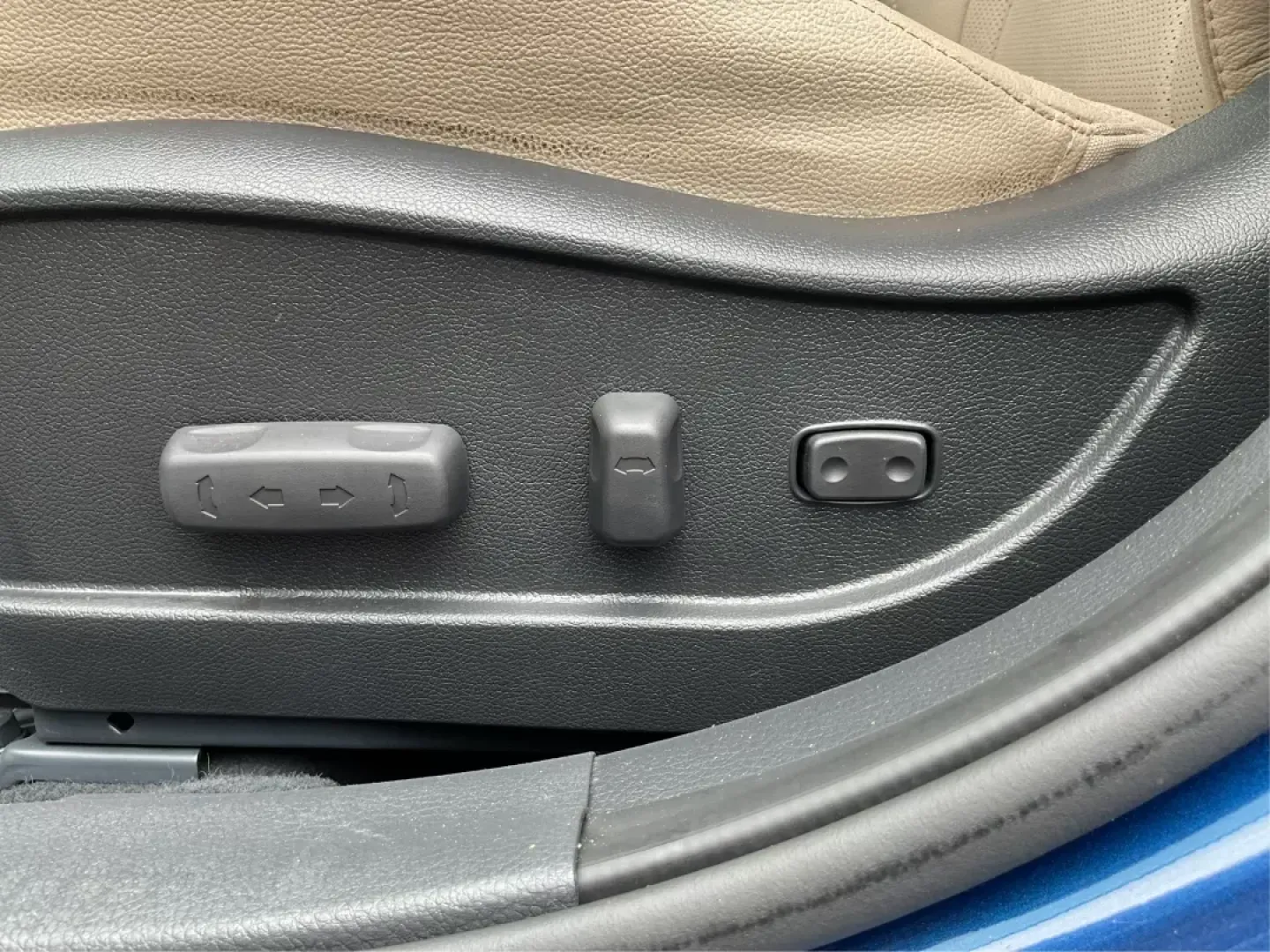 2013 Hyundai Elantra GT Base (KMHD35LE4DU) with an Other engine, located at 4508 South Dixie Dr, Moraine, OH, 45439, (937) 908-9800, 39.689976, -84.218452 - **Discover Your Perfect Ride: 2013 Hyundai Elantra GT at Advantage Car and Credit!**<br /> <br /> Are you ready to elevate your daily commute or weekend adventures? Look no further than this stunning 2013 Hyundai Elantra GT, a versatile sedan that perfectly balances comfort, style, and fuel efficien - Photo#16