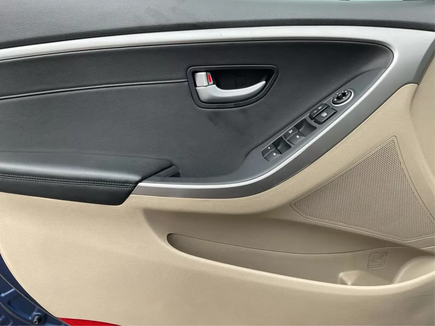 2013 Hyundai Elantra GT Base (KMHD35LE4DU) with an Other engine, located at 4508 South Dixie Dr, Moraine, OH, 45439, (937) 908-9800, 39.689976, -84.218452 - **Discover Your Perfect Ride: 2013 Hyundai Elantra GT at Advantage Car and Credit!**<br /> <br /> Are you ready to elevate your daily commute or weekend adventures? Look no further than this stunning 2013 Hyundai Elantra GT, a versatile sedan that perfectly balances comfort, style, and fuel efficien - Photo#17