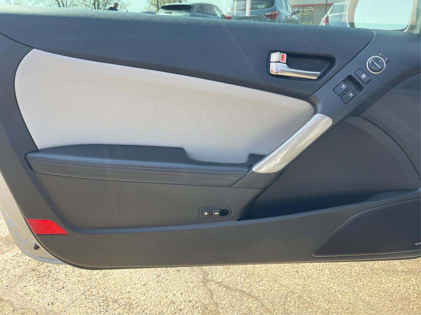 2013 Hyundai Genesis Coupe 2.0T Premium (KMHHT6KD1DU) with an Theta 2L I-4 DOHC engine, located at 1099 N County Rd 25A, Troy, OH, 45373, (937) 908-9800, 40.057079, -84.212883 - 2013 Hyundai Genesis Coupe 2.0T Premium - Photo#17