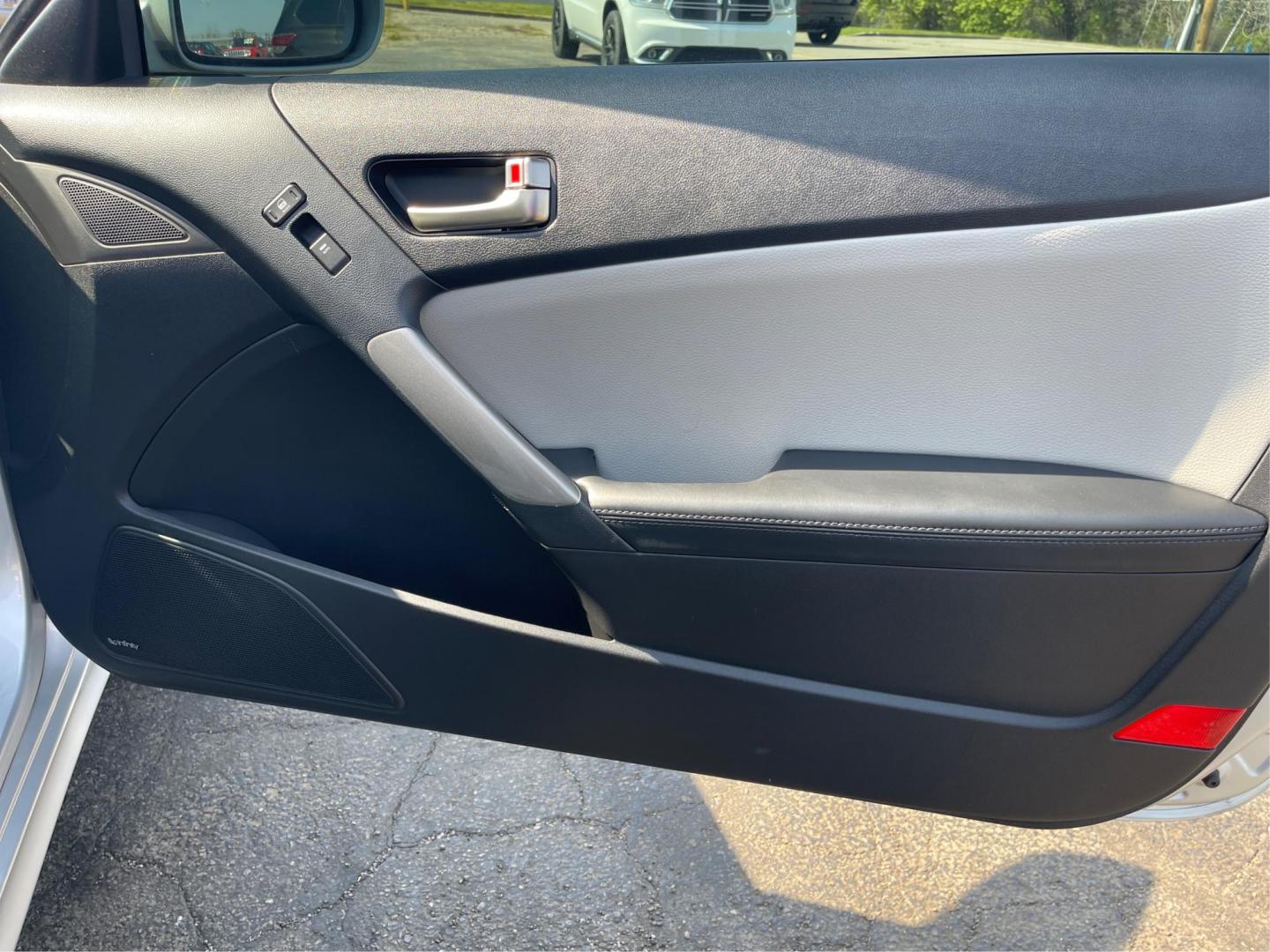 2013 Hyundai Genesis Coupe 2.0T Premium (KMHHT6KD1DU) with an Theta 2L I-4 DOHC engine, located at 1099 N County Rd 25A, Troy, OH, 45373, (937) 908-9800, 40.057079, -84.212883 - 2013 Hyundai Genesis Coupe 2.0T Premium - Photo#18