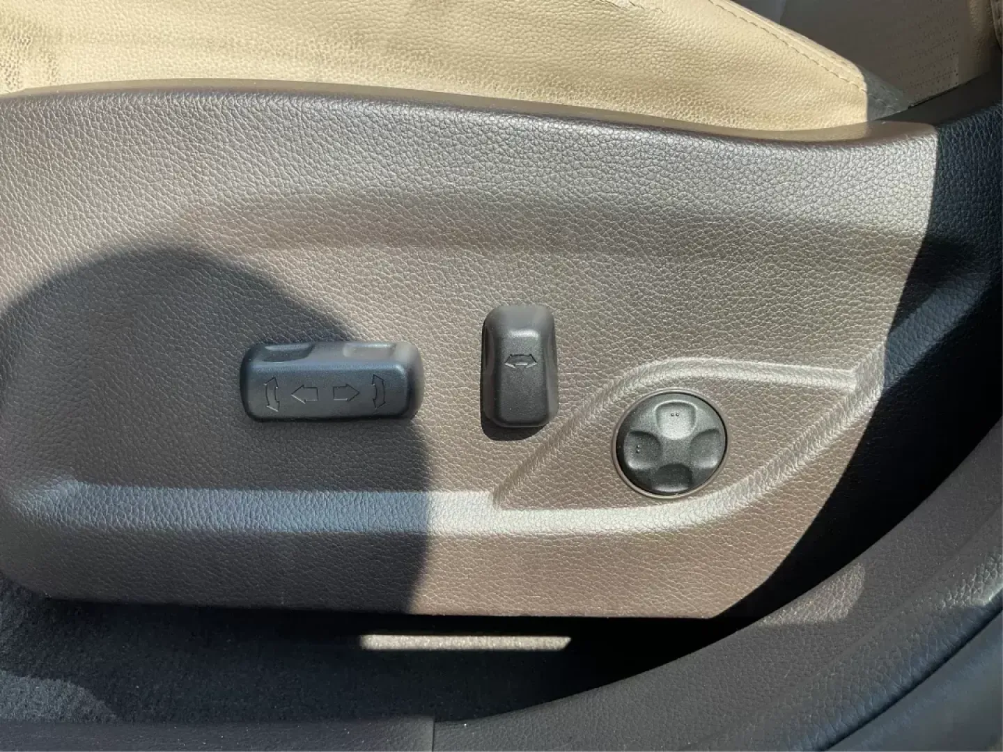 2013 Hyundai Santa Fe Sport 2.0 AWD (5XYZUDLA2DG) with an 2.0L L4 DOHC 16V engine, 6-Speed Automatic transmission, located at 1099 N County Rd 25A, Troy, OH, 45373, (937) 908-9800, 40.057079, -84.212883 - **Experience Adventure with the 2013 Hyundai Santa Fe Sport 2.0 AWD at Advantage Car and Credit!**<br /> <br /> Are you ready to elevate your lifestyle with a vehicle perfectly tailored for your adventures? The 2013 Hyundai Santa Fe Sport 2.0 AWD is not just a mode of transportation; it's a versatil - Photo#16