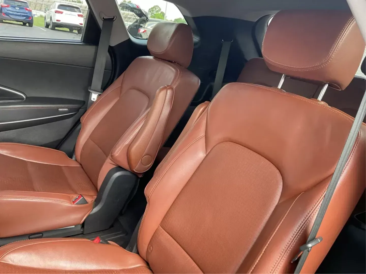 2013 Hyundai Santa Fe Limited (KM8SRDHF5DU) with an Lambda II 3.3L V-6 gasoline direct injection engine, located at 1099 N County Rd 25A, Troy, OH, 45373, (937) 908-9800, 40.057079, -84.212883 - **Experience Every Journey with Style and Comfort: 2013 Hyundai Santa Fe Limited at Advantage Car and Credit!**<br /> <br /> Are you looking for a vehicle that seamlessly blends comfort, capability, and style for your family adventures or daily commutes? Look no further! The 2013 Hyundai Santa Fe Li - Photo#9