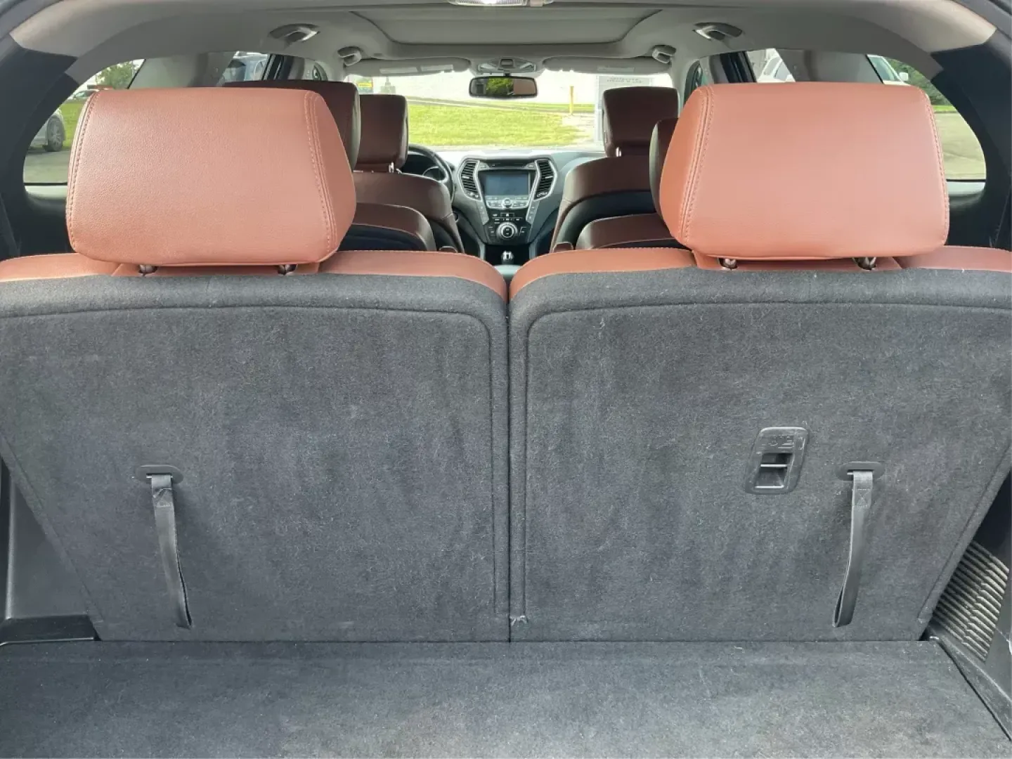 2013 Hyundai Santa Fe Limited (KM8SRDHF5DU) with an Lambda II 3.3L V-6 gasoline direct injection engine, located at 1099 N County Rd 25A, Troy, OH, 45373, (937) 908-9800, 40.057079, -84.212883 - **Experience Every Journey with Style and Comfort: 2013 Hyundai Santa Fe Limited at Advantage Car and Credit!**<br /> <br /> Are you looking for a vehicle that seamlessly blends comfort, capability, and style for your family adventures or daily commutes? Look no further! The 2013 Hyundai Santa Fe Li - Photo#11