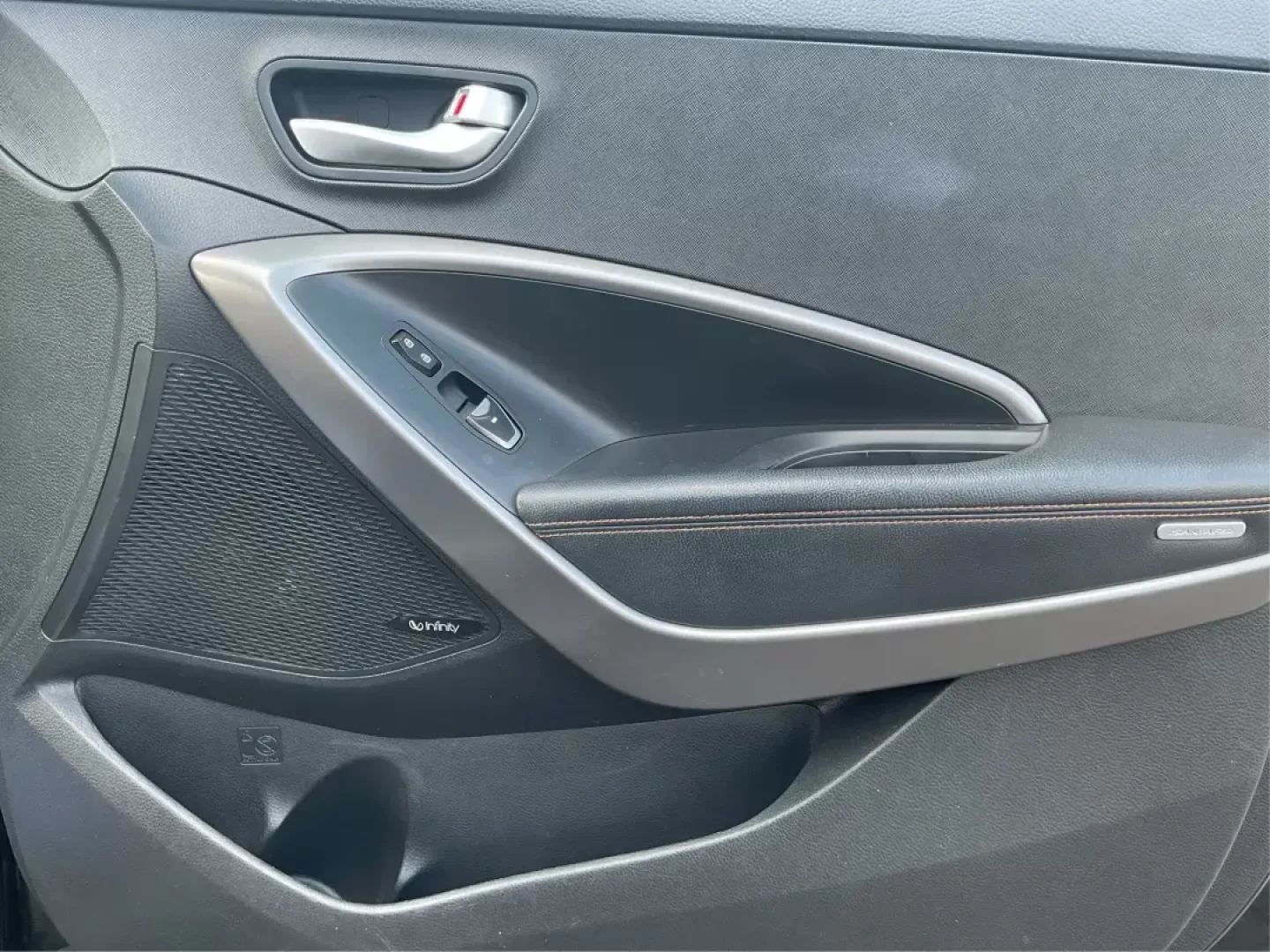 2013 Hyundai Santa Fe Limited (KM8SRDHF5DU) with an Lambda II 3.3L V-6 gasoline direct injection engine, located at 1099 N County Rd 25A, Troy, OH, 45373, (937) 908-9800, 40.057079, -84.212883 - **Experience Every Journey with Style and Comfort: 2013 Hyundai Santa Fe Limited at Advantage Car and Credit!**<br /> <br /> Are you looking for a vehicle that seamlessly blends comfort, capability, and style for your family adventures or daily commutes? Look no further! The 2013 Hyundai Santa Fe Li - Photo#18
