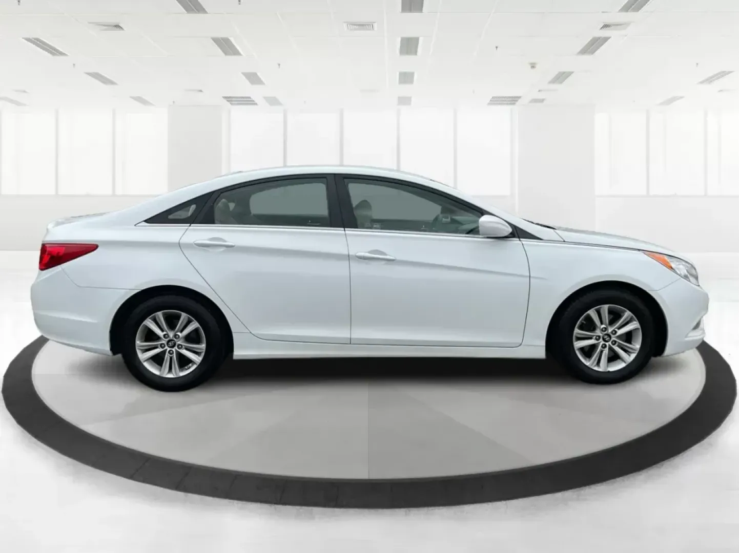 2013 Hyundai Sonata GLS (5NPEB4ACXDH) with an 2.4L I-4 gasoline direct injection engine, located at 1951 S Dayton Lakeview Rd., New Carlisle, OH, 45344, (937) 908-9800, 39.890999, -84.050255 - 2013 Hyundai Sonata GLS - Photo#1