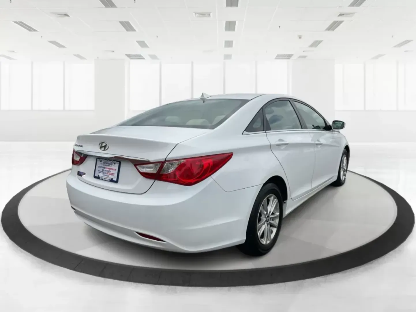 2013 Hyundai Sonata GLS (5NPEB4ACXDH) with an 2.4L I-4 gasoline direct injection engine, located at 1951 S Dayton Lakeview Rd., New Carlisle, OH, 45344, (937) 908-9800, 39.890999, -84.050255 - 2013 Hyundai Sonata GLS - Photo#2