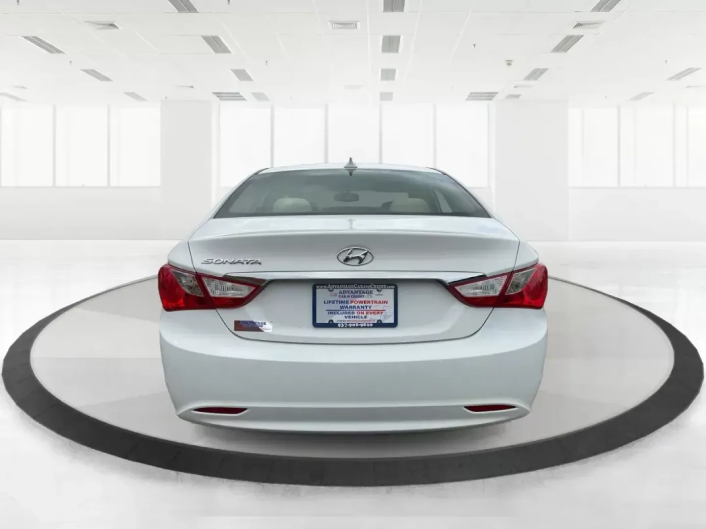 2013 Hyundai Sonata GLS (5NPEB4ACXDH) with an 2.4L I-4 gasoline direct injection engine, located at 1951 S Dayton Lakeview Rd., New Carlisle, OH, 45344, (937) 908-9800, 39.890999, -84.050255 - 2013 Hyundai Sonata GLS - Photo#4