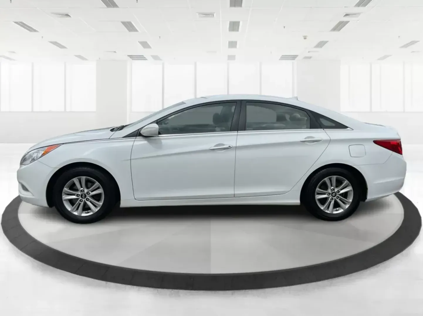 2013 Hyundai Sonata GLS (5NPEB4ACXDH) with an 2.4L I-4 gasoline direct injection engine, located at 1951 S Dayton Lakeview Rd., New Carlisle, OH, 45344, (937) 908-9800, 39.890999, -84.050255 - 2013 Hyundai Sonata GLS - Photo#6