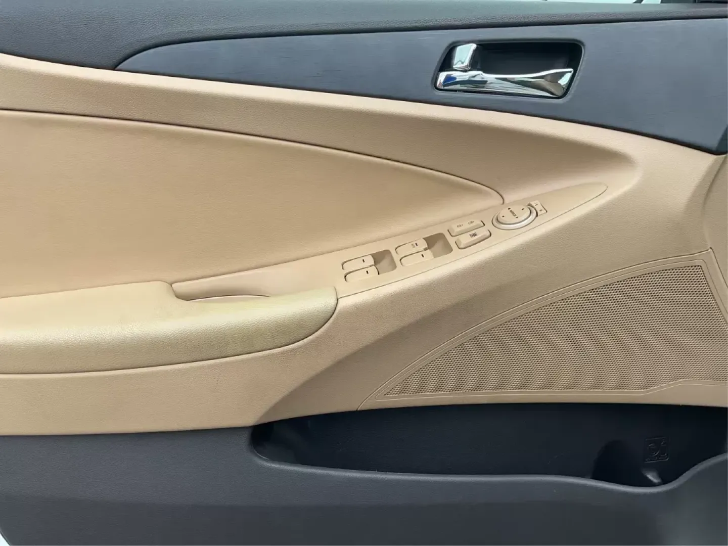 2013 Hyundai Sonata GLS (5NPEB4ACXDH) with an 2.4L I-4 gasoline direct injection engine, located at 1951 S Dayton Lakeview Rd., New Carlisle, OH, 45344, (937) 908-9800, 39.890999, -84.050255 - 2013 Hyundai Sonata GLS - Photo#18