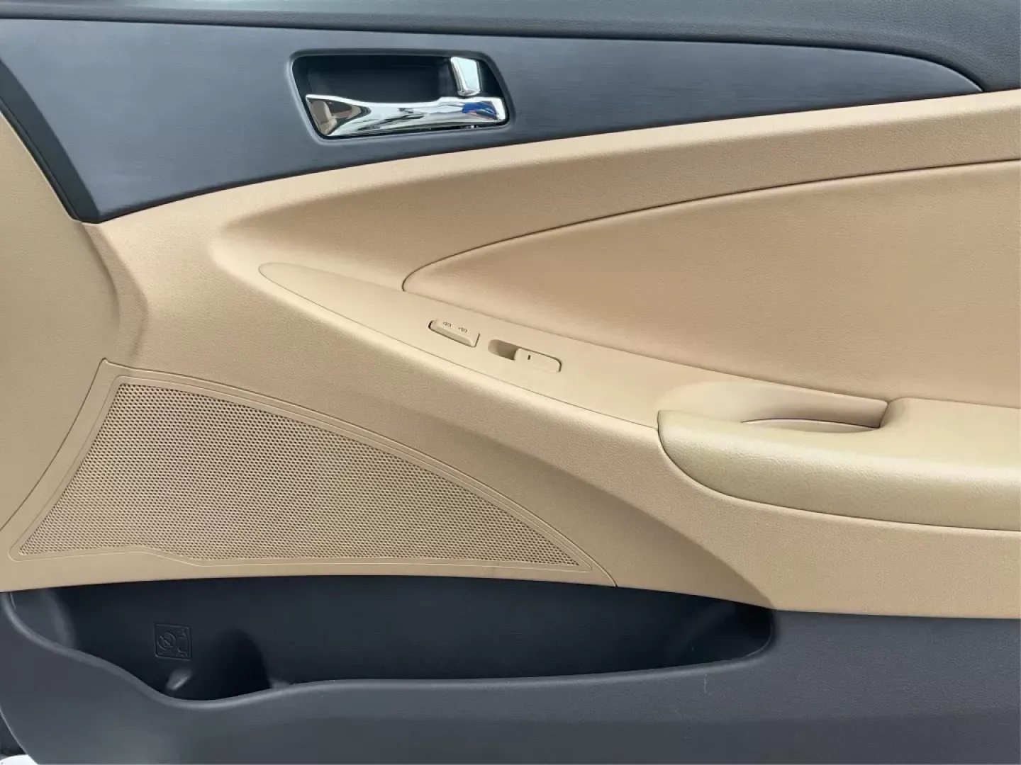 2013 Hyundai Sonata GLS (5NPEB4ACXDH) with an 2.4L I-4 gasoline direct injection engine, located at 1951 S Dayton Lakeview Rd., New Carlisle, OH, 45344, (937) 908-9800, 39.890999, -84.050255 - 2013 Hyundai Sonata GLS - Photo#19