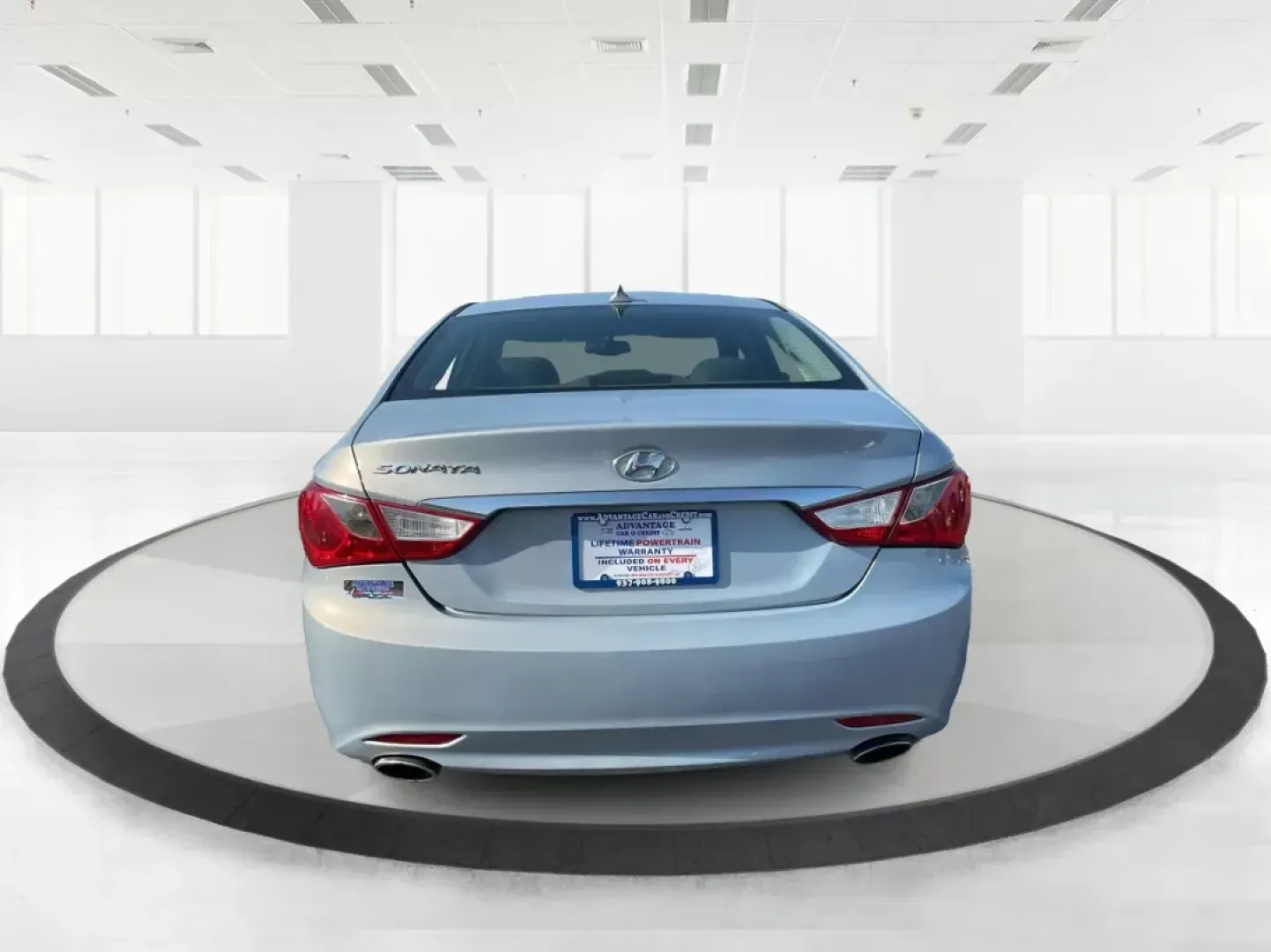 2013 Hyundai Sonata SE (5NPEC4AC8DH) with an 2.4L I-4 gasoline direct injection engine, located at 880 E. National Road, Vandalia, OH, 45377, (937) 908-9800, 39.891918, -84.183594 - **Drive Your Future with the 2013 Hyundai Sonata SE: Perfect for Fairborn Commuters!**<br /> <br /> Are you ready to elevate your driving experience? The 2013 Hyundai Sonata SE is here, perfect for those long commutes or weekend getaways. With its stylish design and spacious interior, this sedan is - Photo#3