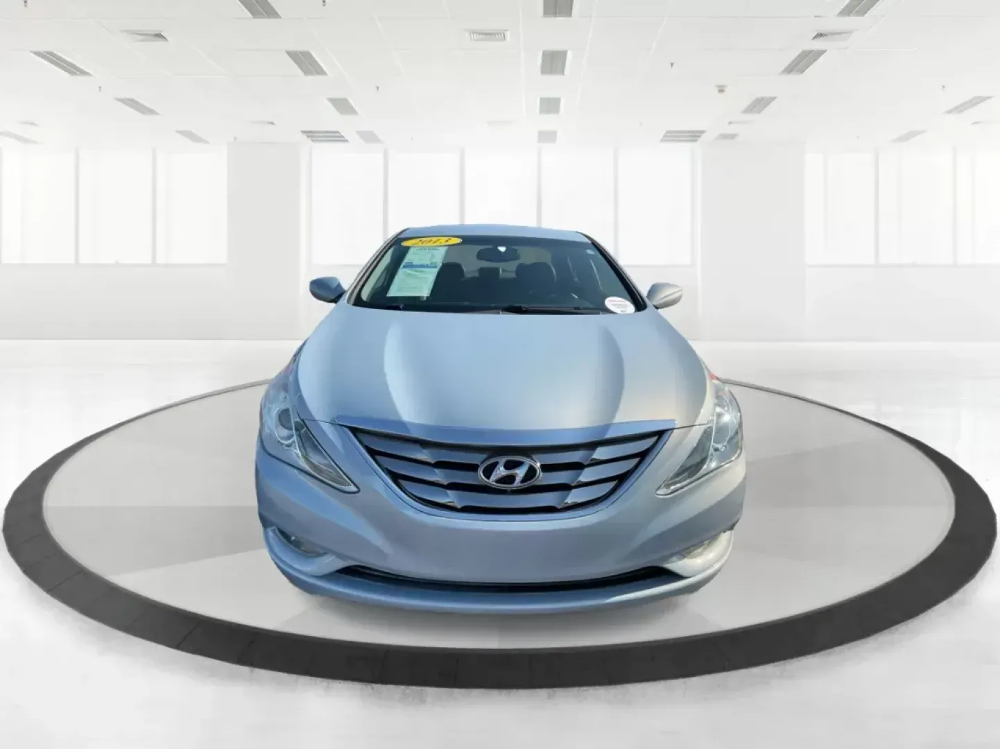 2013 Hyundai Sonata SE (5NPEC4AC8DH) with an 2.4L I-4 gasoline direct injection engine, located at 880 E. National Road, Vandalia, OH, 45377, (937) 908-9800, 39.891918, -84.183594 - **Drive Your Future with the 2013 Hyundai Sonata SE: Perfect for Fairborn Commuters!**<br /> <br /> Are you ready to elevate your driving experience? The 2013 Hyundai Sonata SE is here, perfect for those long commutes or weekend getaways. With its stylish design and spacious interior, this sedan is - Photo#6