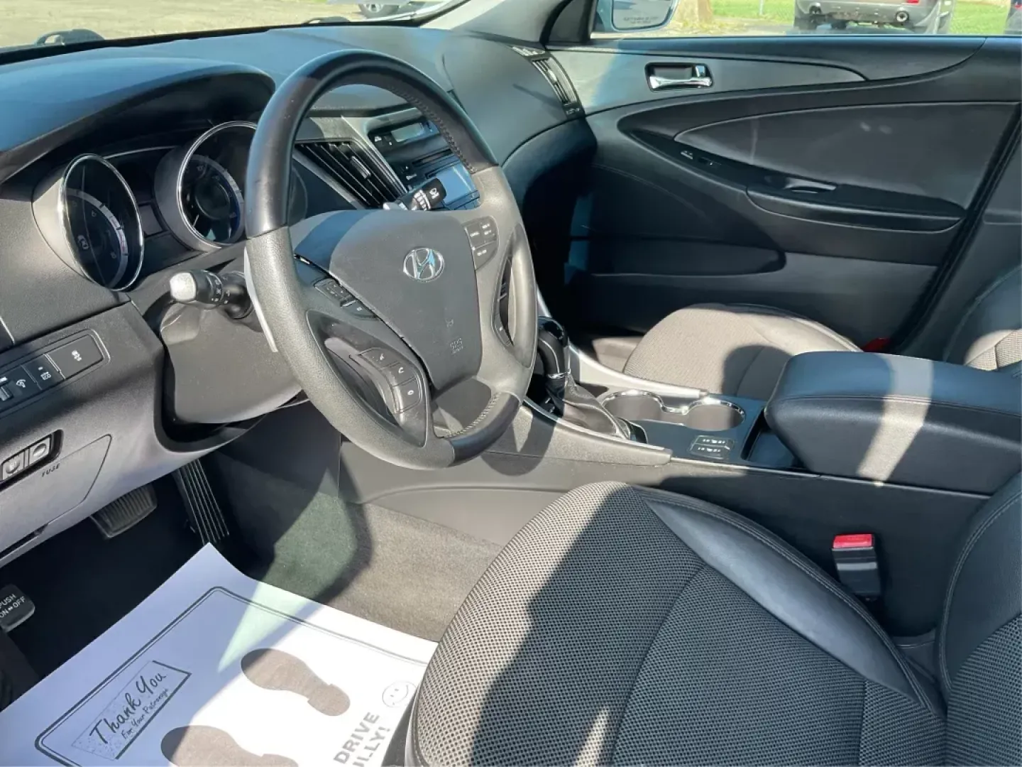 2013 Hyundai Sonata SE (5NPEC4AC8DH) with an 2.4L I-4 gasoline direct injection engine, located at 880 E. National Road, Vandalia, OH, 45377, (937) 908-9800, 39.891918, -84.183594 - **Drive Your Future with the 2013 Hyundai Sonata SE: Perfect for Fairborn Commuters!**<br /> <br /> Are you ready to elevate your driving experience? The 2013 Hyundai Sonata SE is here, perfect for those long commutes or weekend getaways. With its stylish design and spacious interior, this sedan is - Photo#8