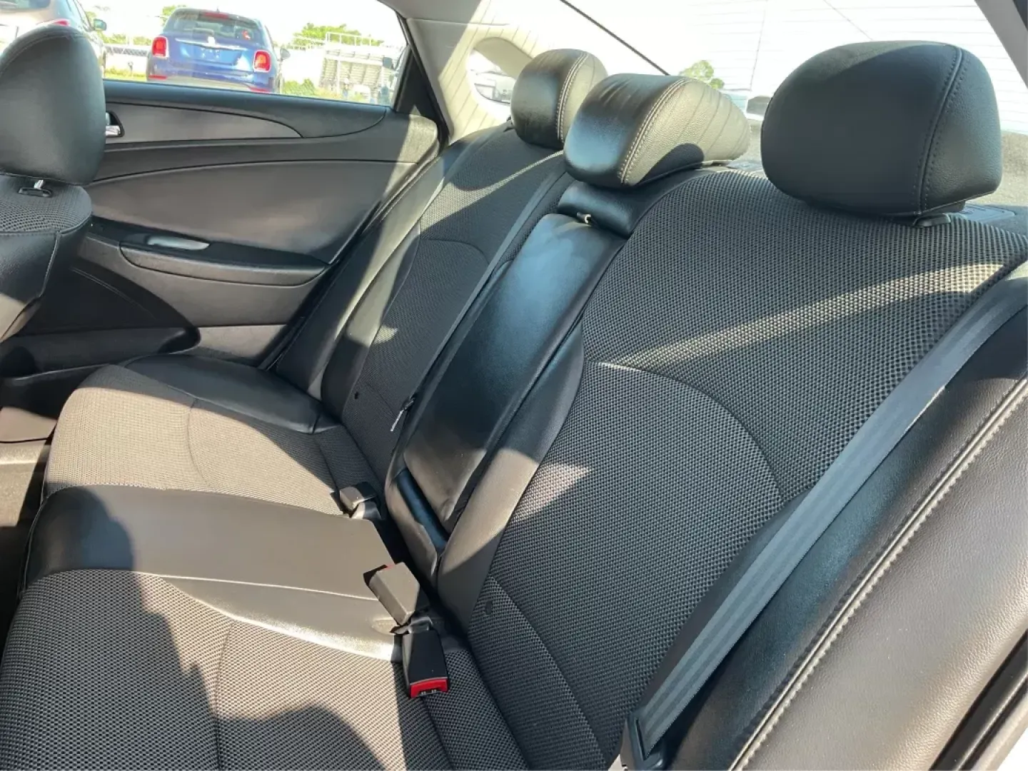 2013 Hyundai Sonata SE (5NPEC4AC8DH) with an 2.4L I-4 gasoline direct injection engine, located at 880 E. National Road, Vandalia, OH, 45377, (937) 908-9800, 39.891918, -84.183594 - **Drive Your Future with the 2013 Hyundai Sonata SE: Perfect for Fairborn Commuters!**<br /> <br /> Are you ready to elevate your driving experience? The 2013 Hyundai Sonata SE is here, perfect for those long commutes or weekend getaways. With its stylish design and spacious interior, this sedan is - Photo#9