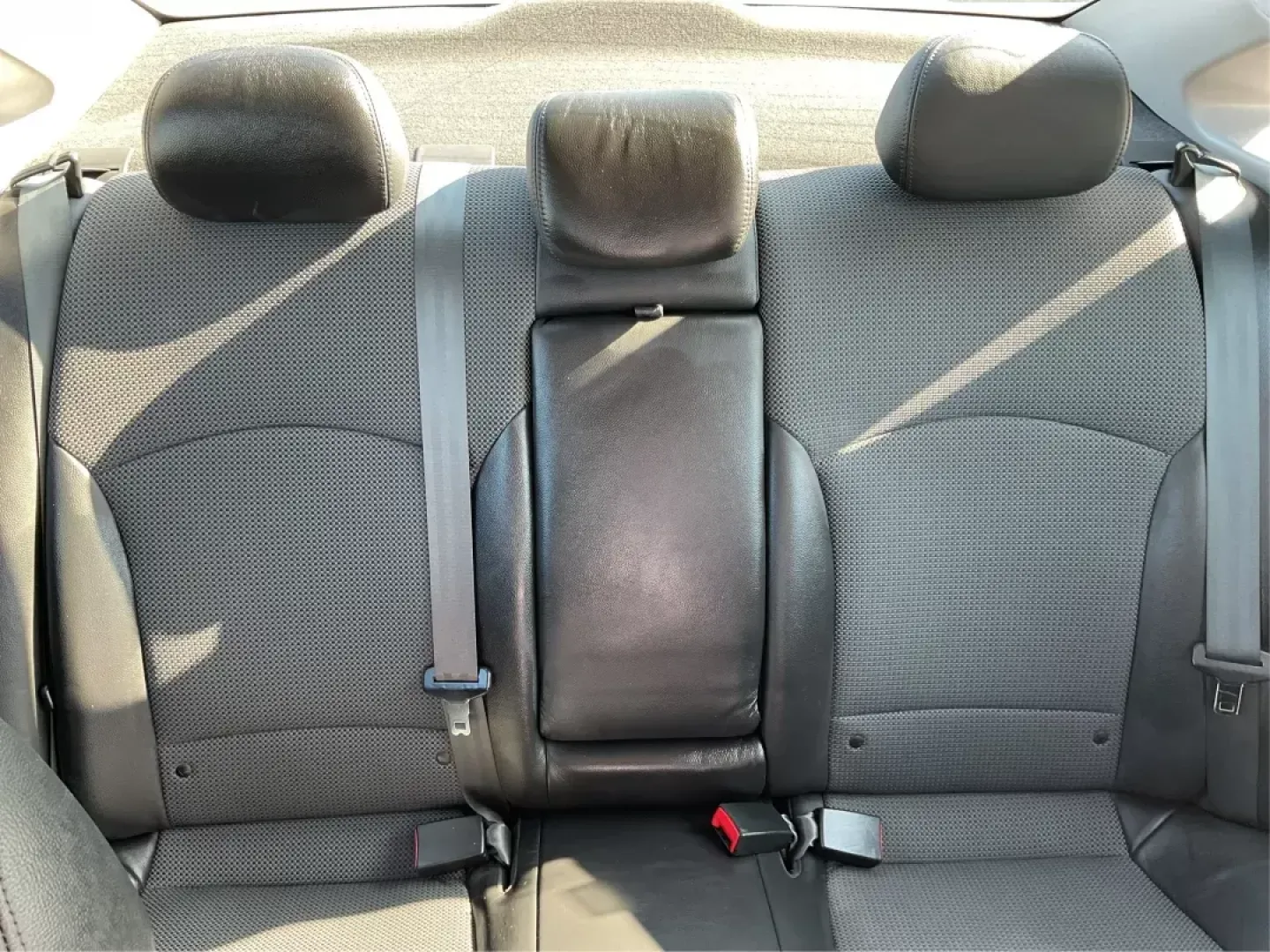 2013 Hyundai Sonata SE (5NPEC4AC8DH) with an 2.4L I-4 gasoline direct injection engine, located at 880 E. National Road, Vandalia, OH, 45377, (937) 908-9800, 39.891918, -84.183594 - **Drive Your Future with the 2013 Hyundai Sonata SE: Perfect for Fairborn Commuters!**<br /> <br /> Are you ready to elevate your driving experience? The 2013 Hyundai Sonata SE is here, perfect for those long commutes or weekend getaways. With its stylish design and spacious interior, this sedan is - Photo#13