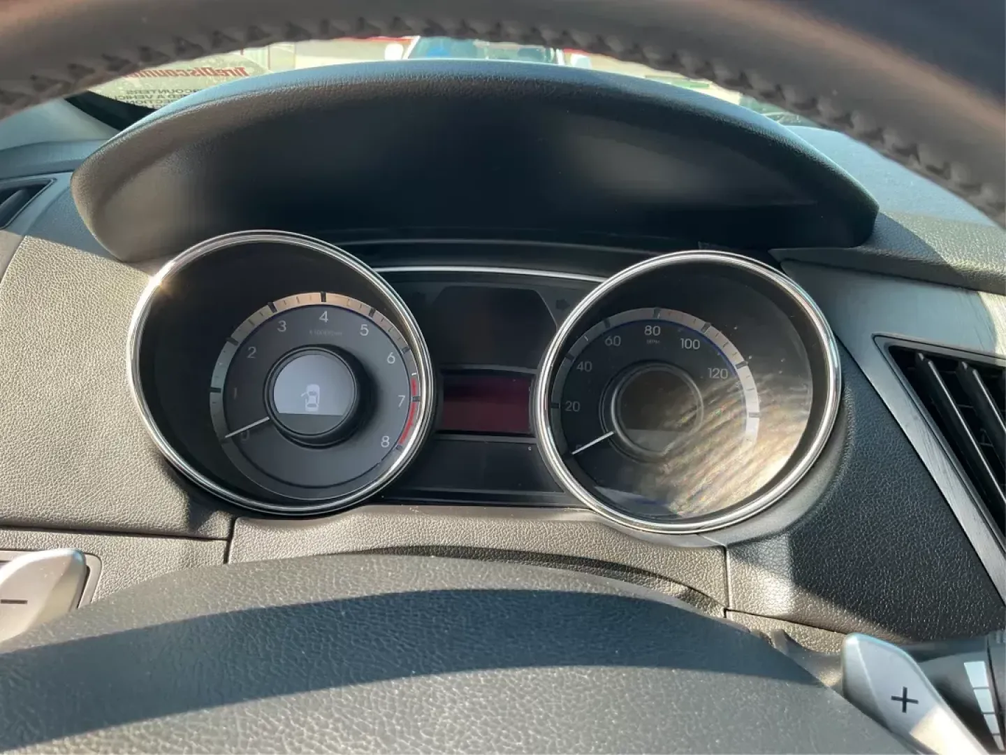 2013 Hyundai Sonata SE (5NPEC4AC8DH) with an 2.4L I-4 gasoline direct injection engine, located at 880 E. National Road, Vandalia, OH, 45377, (937) 908-9800, 39.891918, -84.183594 - **Drive Your Future with the 2013 Hyundai Sonata SE: Perfect for Fairborn Commuters!**<br /> <br /> Are you ready to elevate your driving experience? The 2013 Hyundai Sonata SE is here, perfect for those long commutes or weekend getaways. With its stylish design and spacious interior, this sedan is - Photo#14