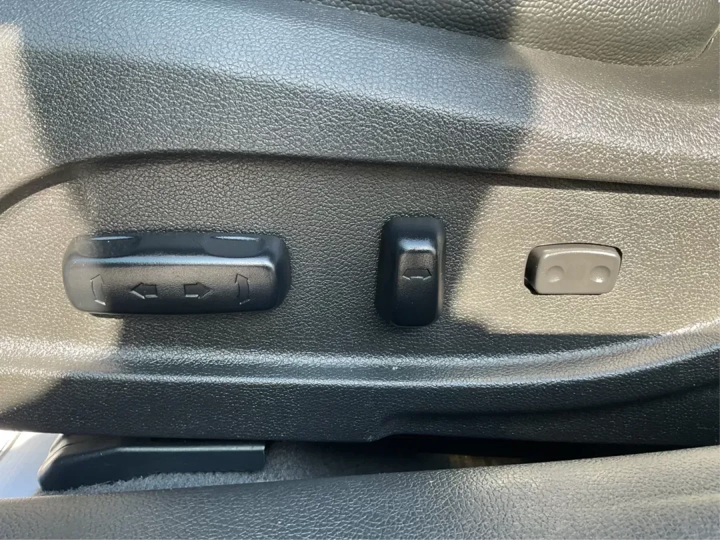 2013 Hyundai Sonata SE (5NPEC4AC8DH) with an 2.4L I-4 gasoline direct injection engine, located at 880 E. National Road, Vandalia, OH, 45377, (937) 908-9800, 39.891918, -84.183594 - **Drive Your Future with the 2013 Hyundai Sonata SE: Perfect for Fairborn Commuters!**<br /> <br /> Are you ready to elevate your driving experience? The 2013 Hyundai Sonata SE is here, perfect for those long commutes or weekend getaways. With its stylish design and spacious interior, this sedan is - Photo#16