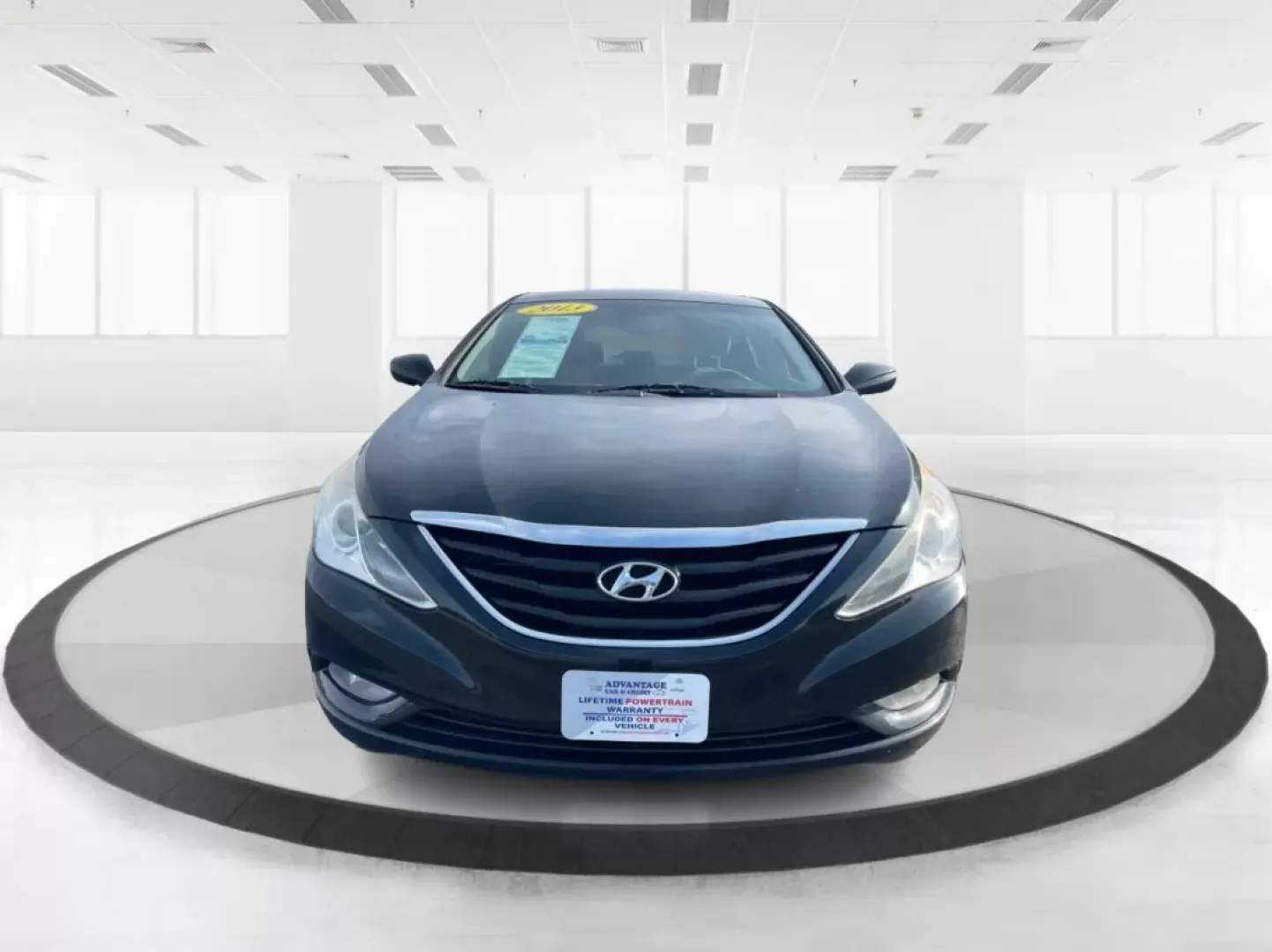 2013 Hyundai Sonata GLS (5NPEB4AC6DH) with an 2.4L I-4 gasoline direct injection engine, located at 401 Woodman Dr, Riverside, OH, 45431, (937) 908-9800, 39.760899, -84.123421 - If you're searching for the perfect blend of reliability, comfort, and affordability, look no further than this stunning 2013 Hyundai Sonata GLS, available now at Advantage Car and Credit in Fairborn, OH. Ideal for budget-conscious buyers or families looking for a dependable sedan, this vehicle shin - Photo#6