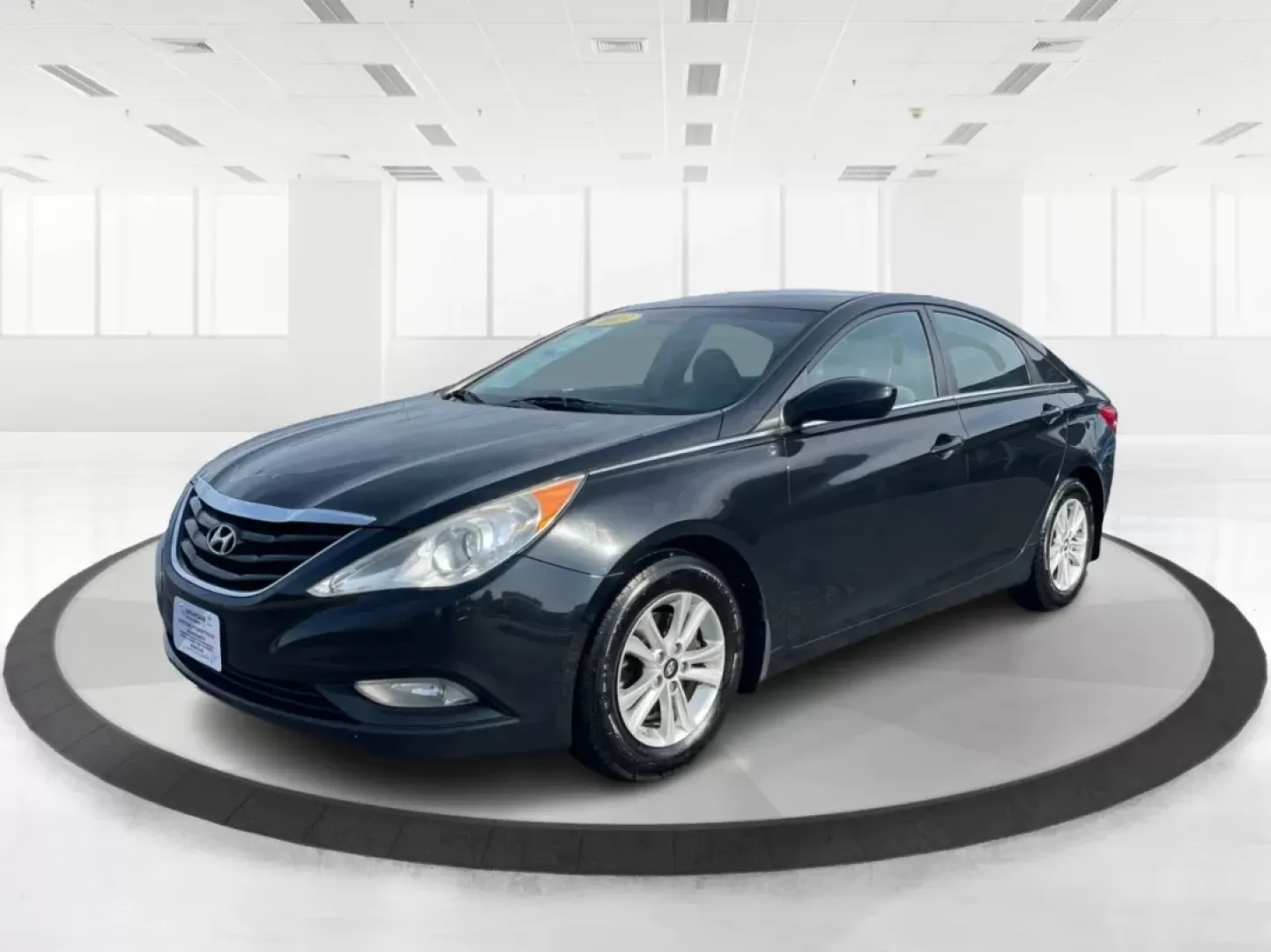 2013 Hyundai Sonata GLS (5NPEB4AC6DH) with an 2.4L I-4 gasoline direct injection engine, located at 401 Woodman Dr, Riverside, OH, 45431, (937) 908-9800, 39.760899, -84.123421 - If you're searching for the perfect blend of reliability, comfort, and affordability, look no further than this stunning 2013 Hyundai Sonata GLS, available now at Advantage Car and Credit in Fairborn, OH. Ideal for budget-conscious buyers or families looking for a dependable sedan, this vehicle shin - Photo#7
