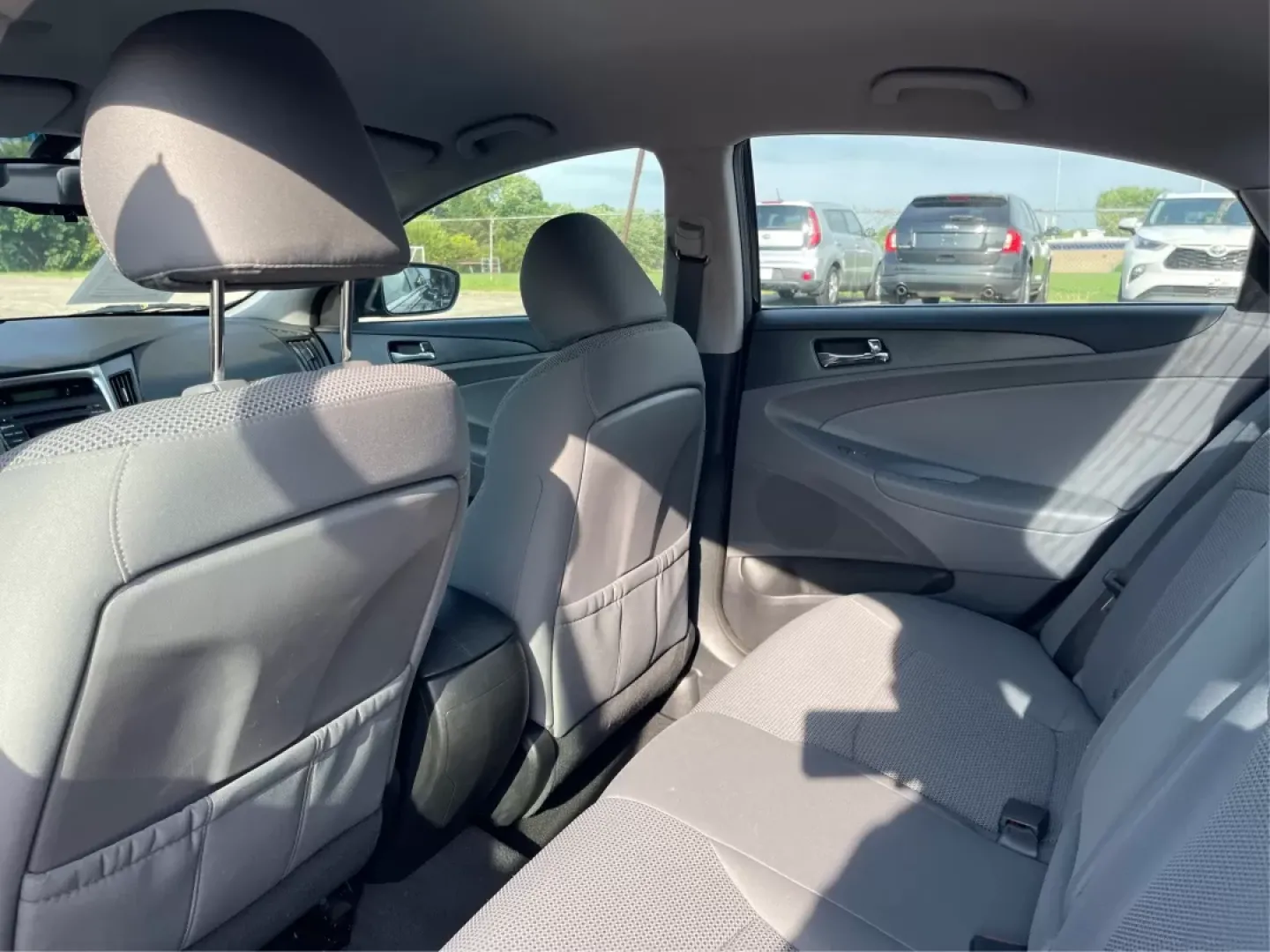2013 Hyundai Sonata GLS (5NPEB4AC6DH) with an 2.4L I-4 gasoline direct injection engine, located at 401 Woodman Dr, Riverside, OH, 45431, (937) 908-9800, 39.760899, -84.123421 - If you're searching for the perfect blend of reliability, comfort, and affordability, look no further than this stunning 2013 Hyundai Sonata GLS, available now at Advantage Car and Credit in Fairborn, OH. Ideal for budget-conscious buyers or families looking for a dependable sedan, this vehicle shin - Photo#9