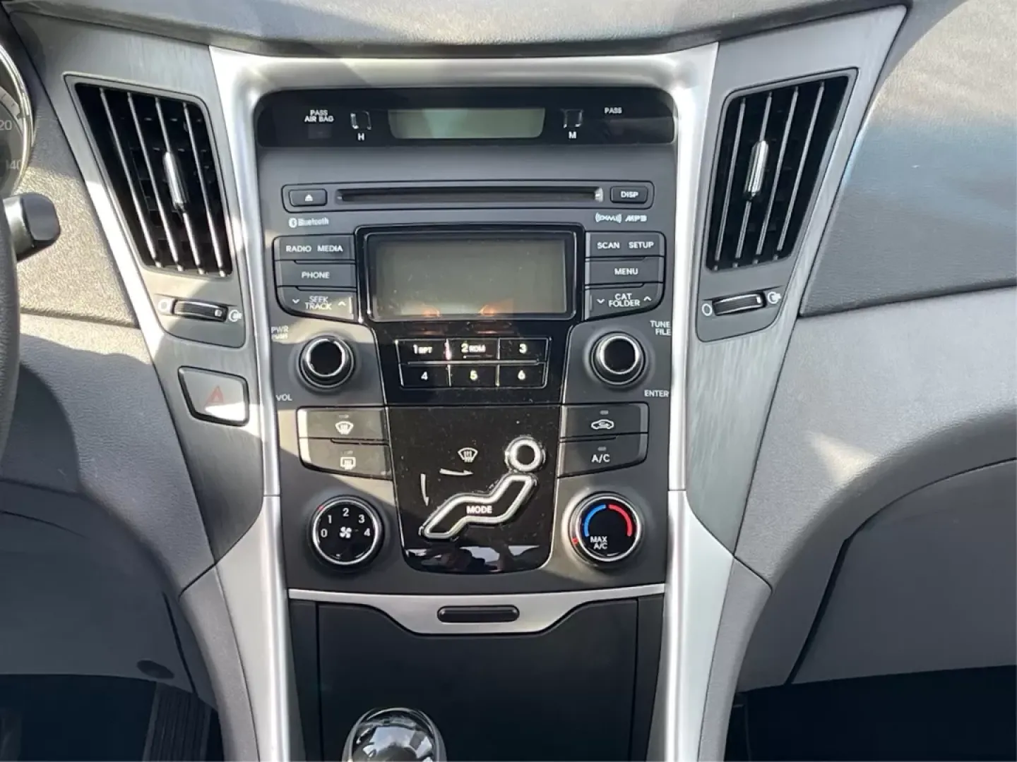 2013 Hyundai Sonata GLS (5NPEB4AC6DH) with an 2.4L I-4 gasoline direct injection engine, located at 401 Woodman Dr, Riverside, OH, 45431, (937) 908-9800, 39.760899, -84.123421 - If you're searching for the perfect blend of reliability, comfort, and affordability, look no further than this stunning 2013 Hyundai Sonata GLS, available now at Advantage Car and Credit in Fairborn, OH. Ideal for budget-conscious buyers or families looking for a dependable sedan, this vehicle shin - Photo#12