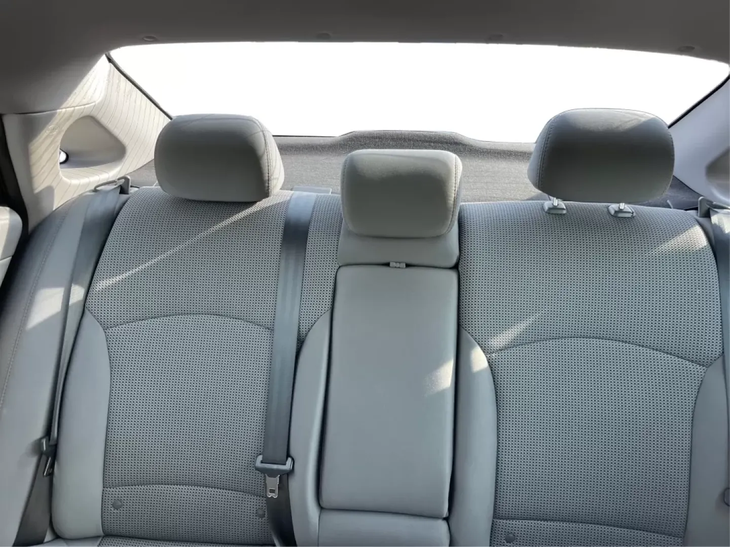 2013 Hyundai Sonata GLS (5NPEB4AC6DH) with an 2.4L I-4 gasoline direct injection engine, located at 401 Woodman Dr, Riverside, OH, 45431, (937) 908-9800, 39.760899, -84.123421 - If you're searching for the perfect blend of reliability, comfort, and affordability, look no further than this stunning 2013 Hyundai Sonata GLS, available now at Advantage Car and Credit in Fairborn, OH. Ideal for budget-conscious buyers or families looking for a dependable sedan, this vehicle shin - Photo#13