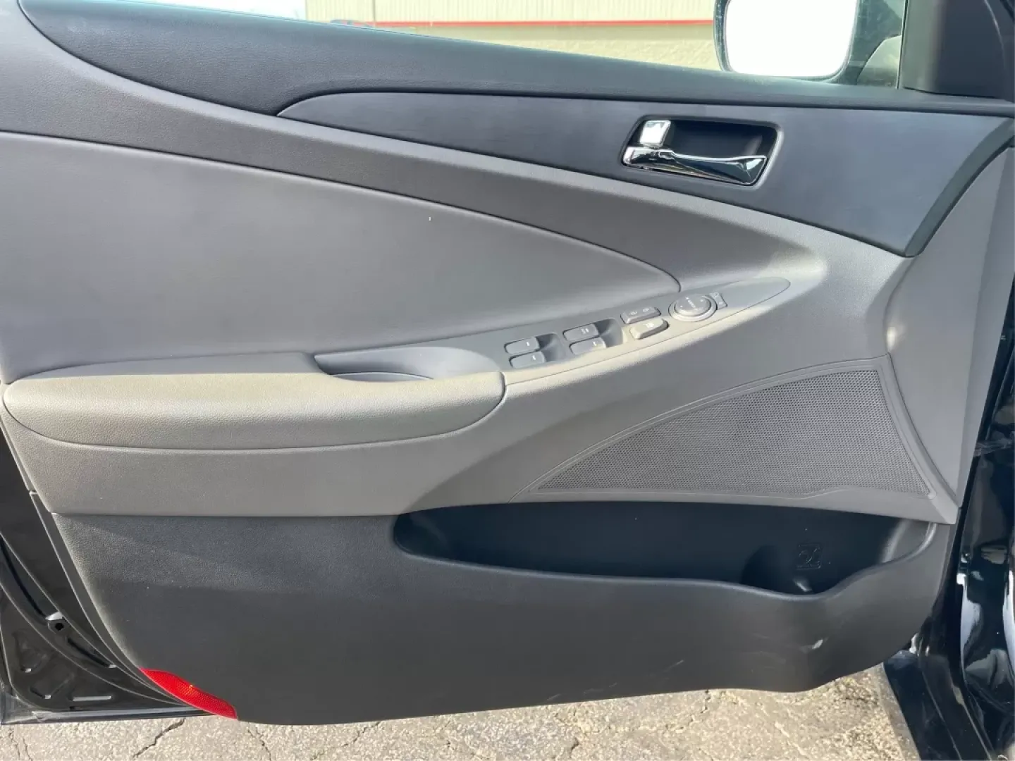 2013 Hyundai Sonata GLS (5NPEB4AC6DH) with an 2.4L I-4 gasoline direct injection engine, located at 401 Woodman Dr, Riverside, OH, 45431, (937) 908-9800, 39.760899, -84.123421 - If you're searching for the perfect blend of reliability, comfort, and affordability, look no further than this stunning 2013 Hyundai Sonata GLS, available now at Advantage Car and Credit in Fairborn, OH. Ideal for budget-conscious buyers or families looking for a dependable sedan, this vehicle shin - Photo#18