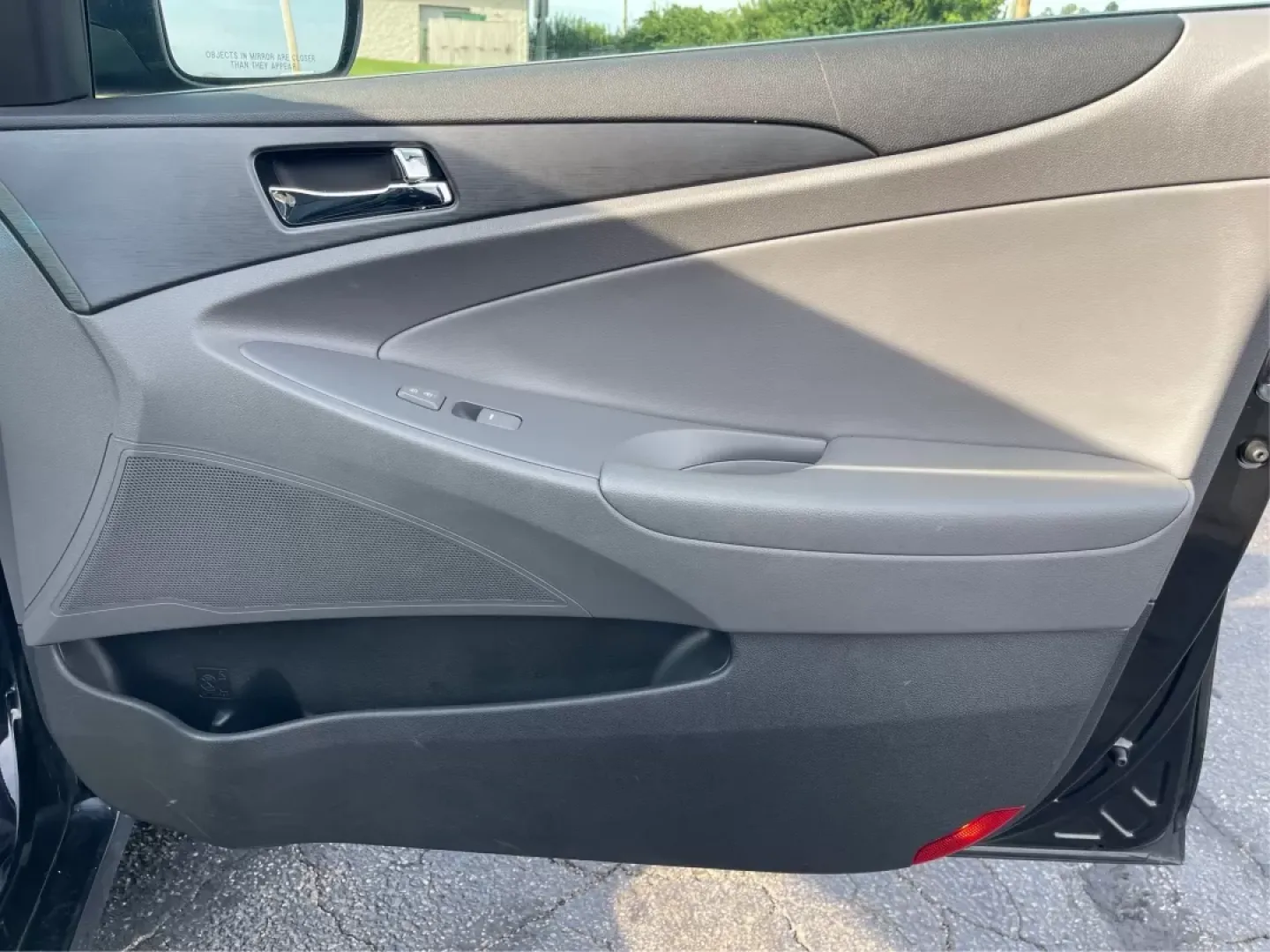 2013 Hyundai Sonata GLS (5NPEB4AC6DH) with an 2.4L I-4 gasoline direct injection engine, located at 401 Woodman Dr, Riverside, OH, 45431, (937) 908-9800, 39.760899, -84.123421 - If you're searching for the perfect blend of reliability, comfort, and affordability, look no further than this stunning 2013 Hyundai Sonata GLS, available now at Advantage Car and Credit in Fairborn, OH. Ideal for budget-conscious buyers or families looking for a dependable sedan, this vehicle shin - Photo#19