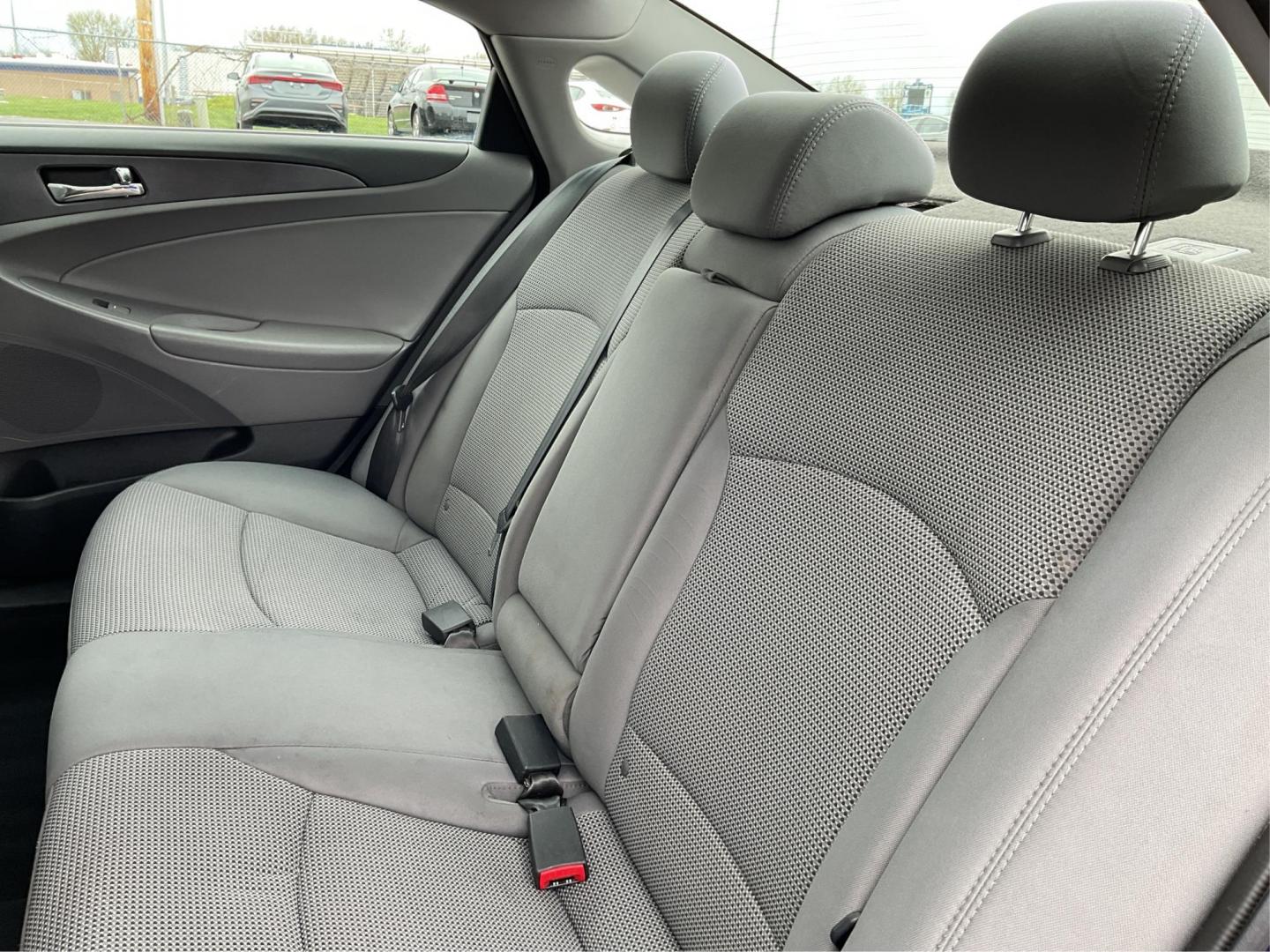 2013 Hyundai Sonata GLS (5NPEB4AC6DH) with an 2.4L L4 DOHC 16V engine, 6-Speed Automatic transmission, located at 1951 S Dayton Lakeview Rd., New Carlisle, OH, 45344, (937) 908-9800, 39.890999, -84.050255 - 2013 Hyundai Sonata GLS - Photo#9