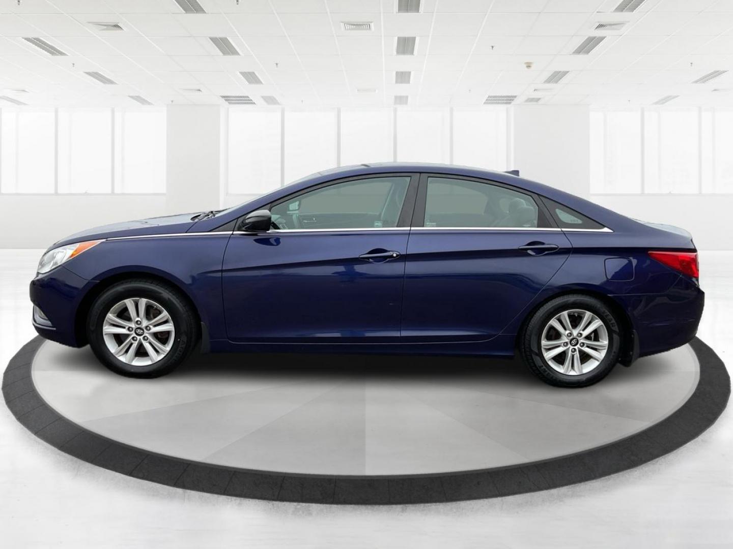 2013 Hyundai Sonata GLS (5NPEB4AC6DH) with an 2.4L L4 DOHC 16V engine, 6-Speed Automatic transmission, located at 1951 S Dayton Lakeview Rd., New Carlisle, OH, 45344, (937) 908-9800, 39.890999, -84.050255 - 2013 Hyundai Sonata GLS - Photo#5
