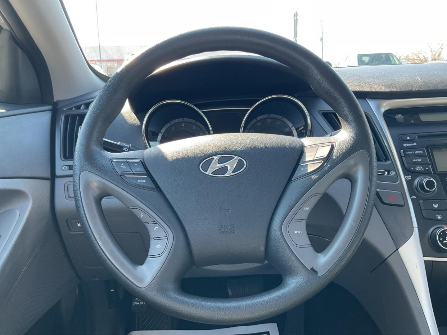 2013 Hyundai Sonata GLS (5NPEB4AC7DH) with an 2.4L I-4 gasoline direct injection engine, located at 1230 East Main St, Xenia, OH, 45385, (937) 908-9800, 39.688026, -83.910172 - 2013 Hyundai Sonata GLS - Photo#15