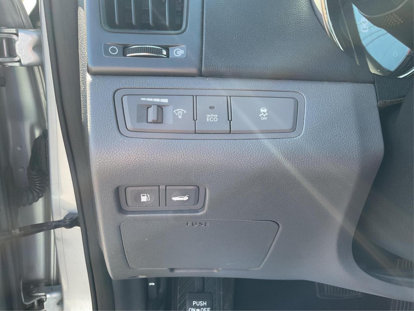 2013 Hyundai Sonata GLS (5NPEB4AC7DH) with an 2.4L I-4 gasoline direct injection engine, located at 1230 East Main St, Xenia, OH, 45385, (937) 908-9800, 39.688026, -83.910172 - 2013 Hyundai Sonata GLS - Photo#16