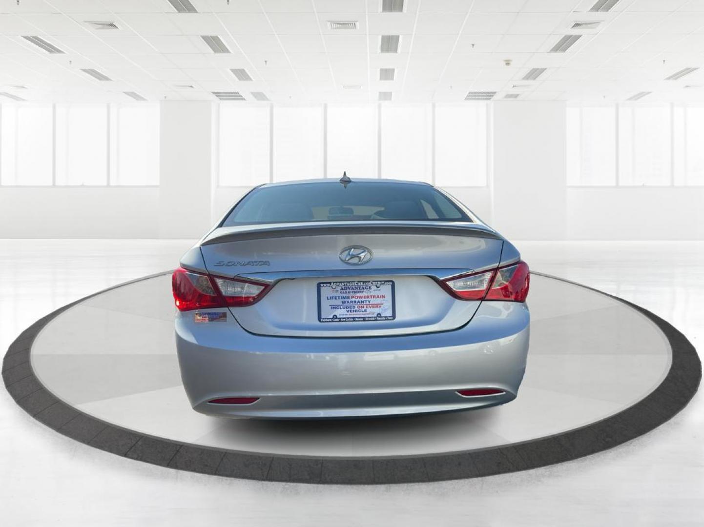 2013 Hyundai Sonata GLS (5NPEB4AC7DH) with an 2.4L I-4 gasoline direct injection engine, located at 1230 East Main St, Xenia, OH, 45385, (937) 908-9800, 39.688026, -83.910172 - 2013 Hyundai Sonata GLS - Photo#3
