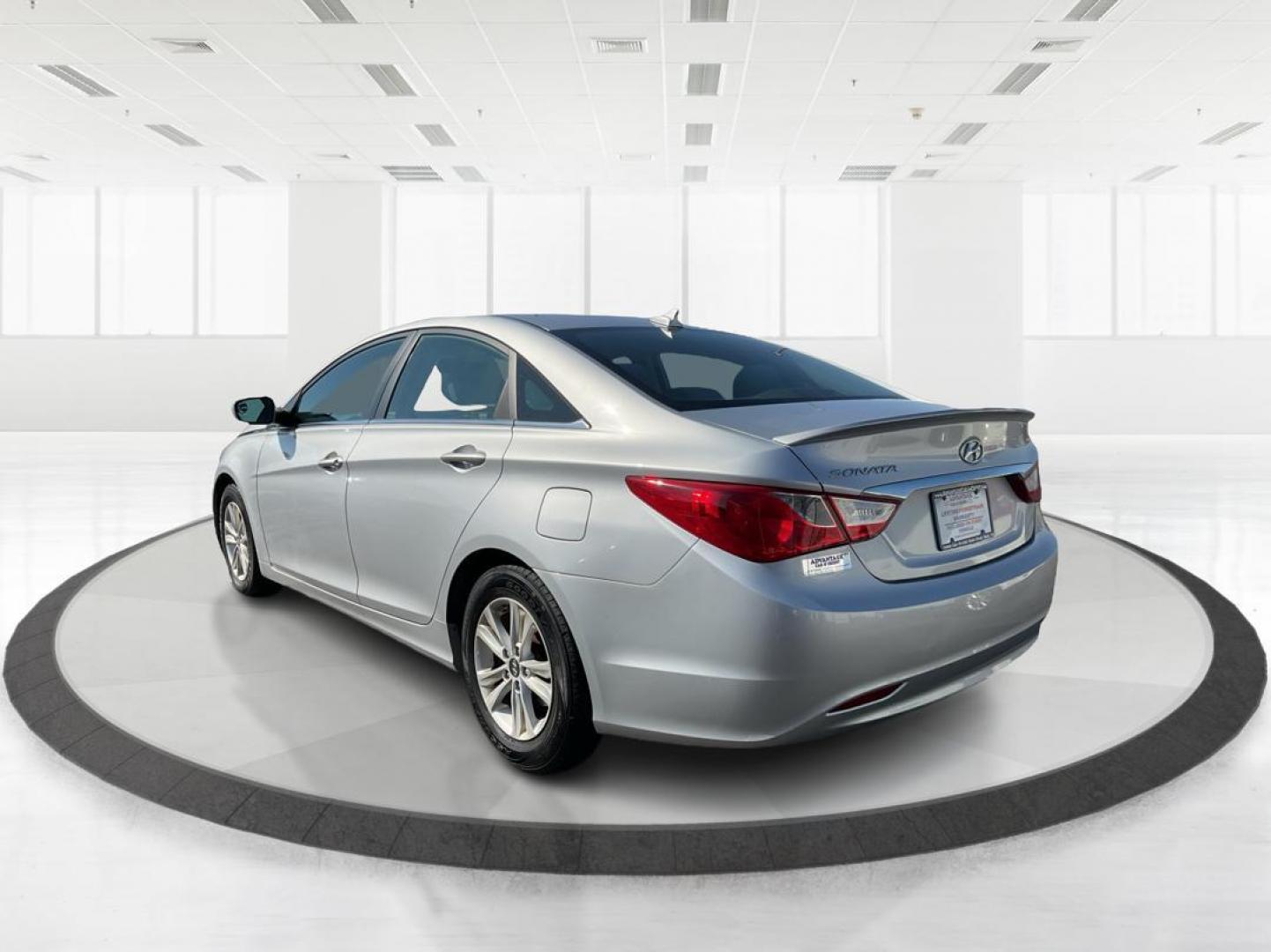 2013 Hyundai Sonata GLS (5NPEB4AC7DH) with an 2.4L I-4 gasoline direct injection engine, located at 1230 East Main St, Xenia, OH, 45385, (937) 908-9800, 39.688026, -83.910172 - 2013 Hyundai Sonata GLS - Photo#4