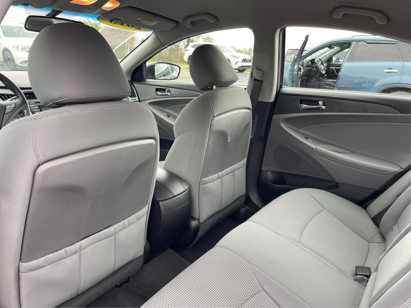2013 Hyundai Sonata GLS (5NPEB4AC5DH) with an 2.4L I-4 gasoline direct injection engine, located at 880 E. National Road, Vandalia, OH, 45377, (937) 908-9800, 39.891918, -84.183594 - 2013 Hyundai Sonata GLS - Photo#9