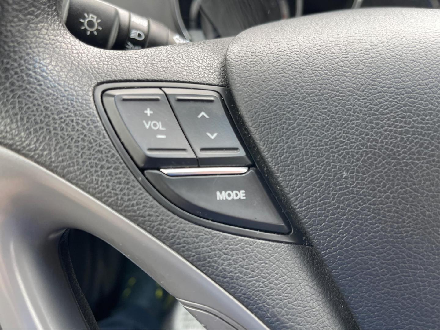 2013 Hyundai Sonata GLS (5NPEB4AC5DH) with an 2.4L I-4 gasoline direct injection engine, located at 880 E. National Road, Vandalia, OH, 45377, (937) 908-9800, 39.891918, -84.183594 - 2013 Hyundai Sonata GLS - Photo#14