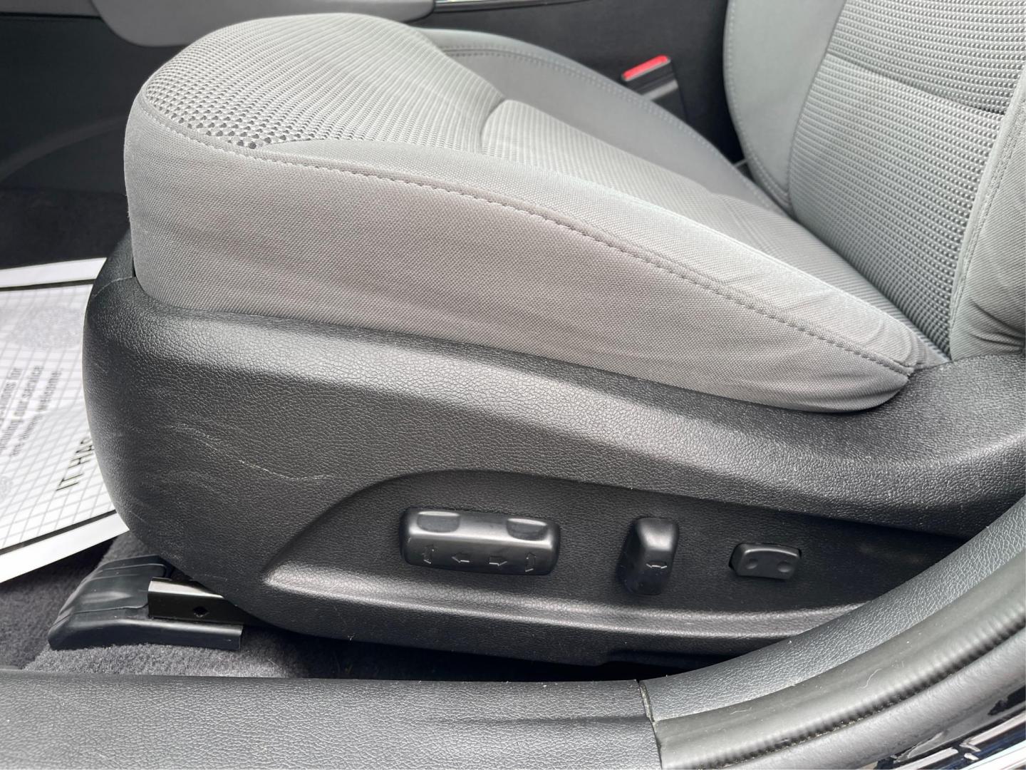 2013 Hyundai Sonata GLS (5NPEB4AC5DH) with an 2.4L I-4 gasoline direct injection engine, located at 880 E. National Road, Vandalia, OH, 45377, (937) 908-9800, 39.891918, -84.183594 - 2013 Hyundai Sonata GLS - Photo#16