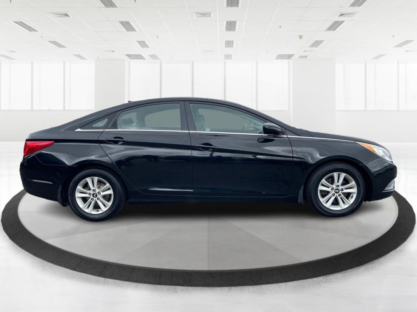 2013 Hyundai Sonata GLS (5NPEB4AC5DH) with an 2.4L I-4 gasoline direct injection engine, located at 880 E. National Road, Vandalia, OH, 45377, (937) 908-9800, 39.891918, -84.183594 - 2013 Hyundai Sonata GLS - Photo#1