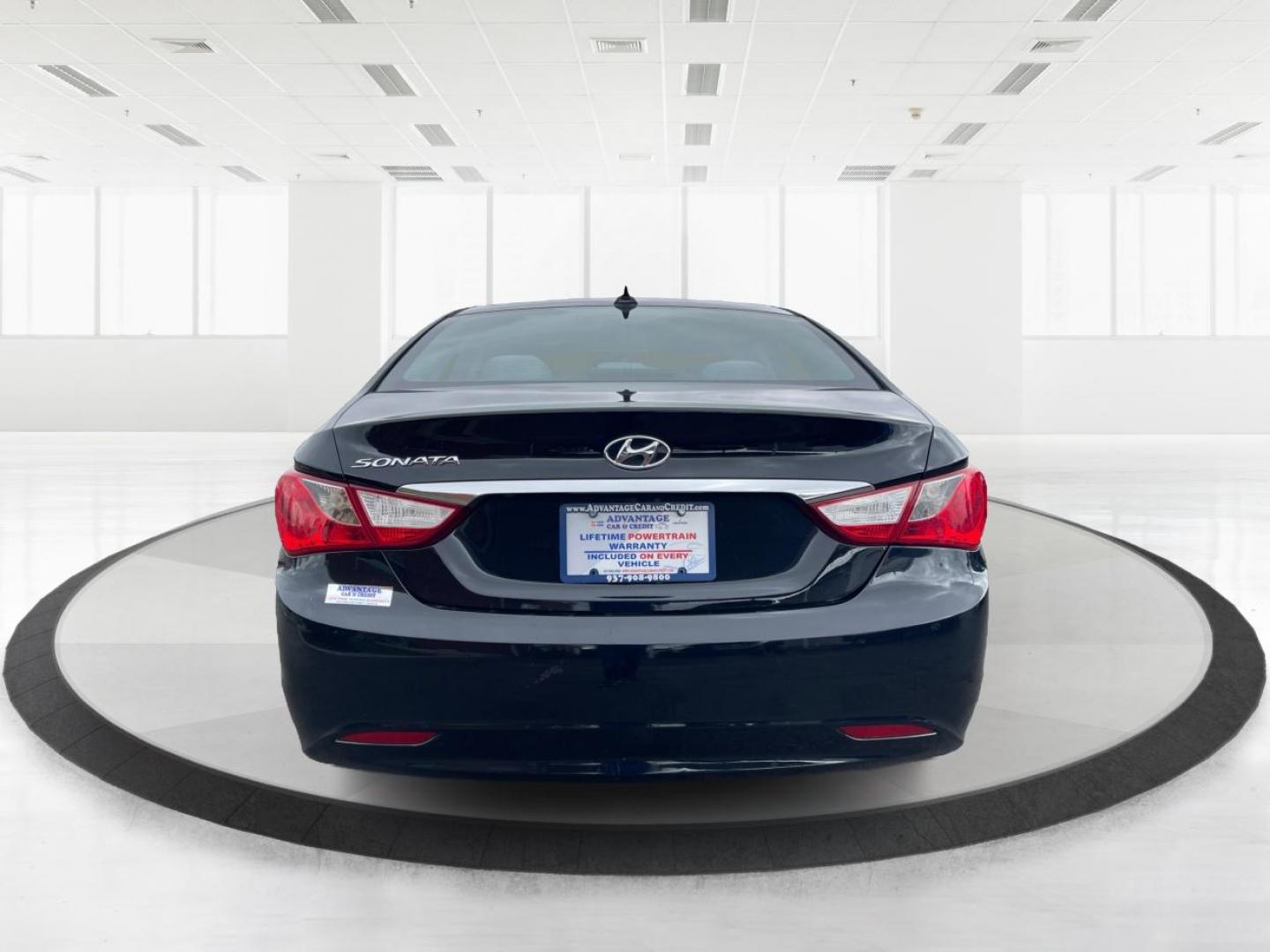 2013 Hyundai Sonata GLS (5NPEB4AC5DH) with an 2.4L I-4 gasoline direct injection engine, located at 880 E. National Road, Vandalia, OH, 45377, (937) 908-9800, 39.891918, -84.183594 - 2013 Hyundai Sonata GLS - Photo#3