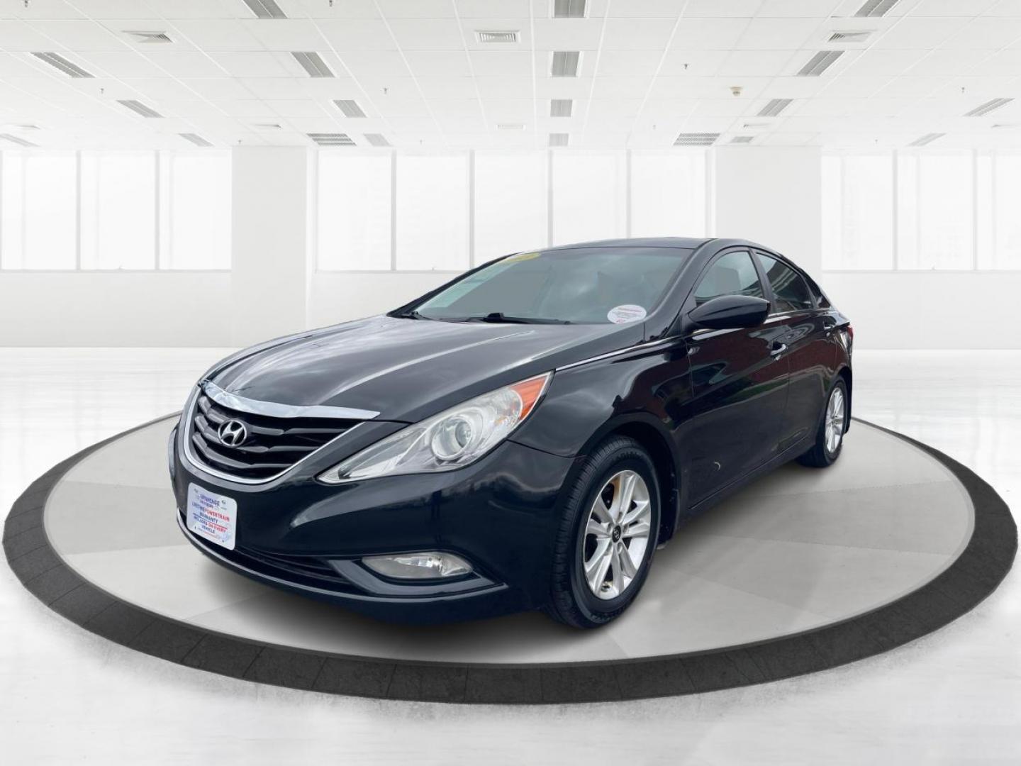 2013 Hyundai Sonata GLS (5NPEB4AC5DH) with an 2.4L I-4 gasoline direct injection engine, located at 880 E. National Road, Vandalia, OH, 45377, (937) 908-9800, 39.891918, -84.183594 - 2013 Hyundai Sonata GLS - Photo#7