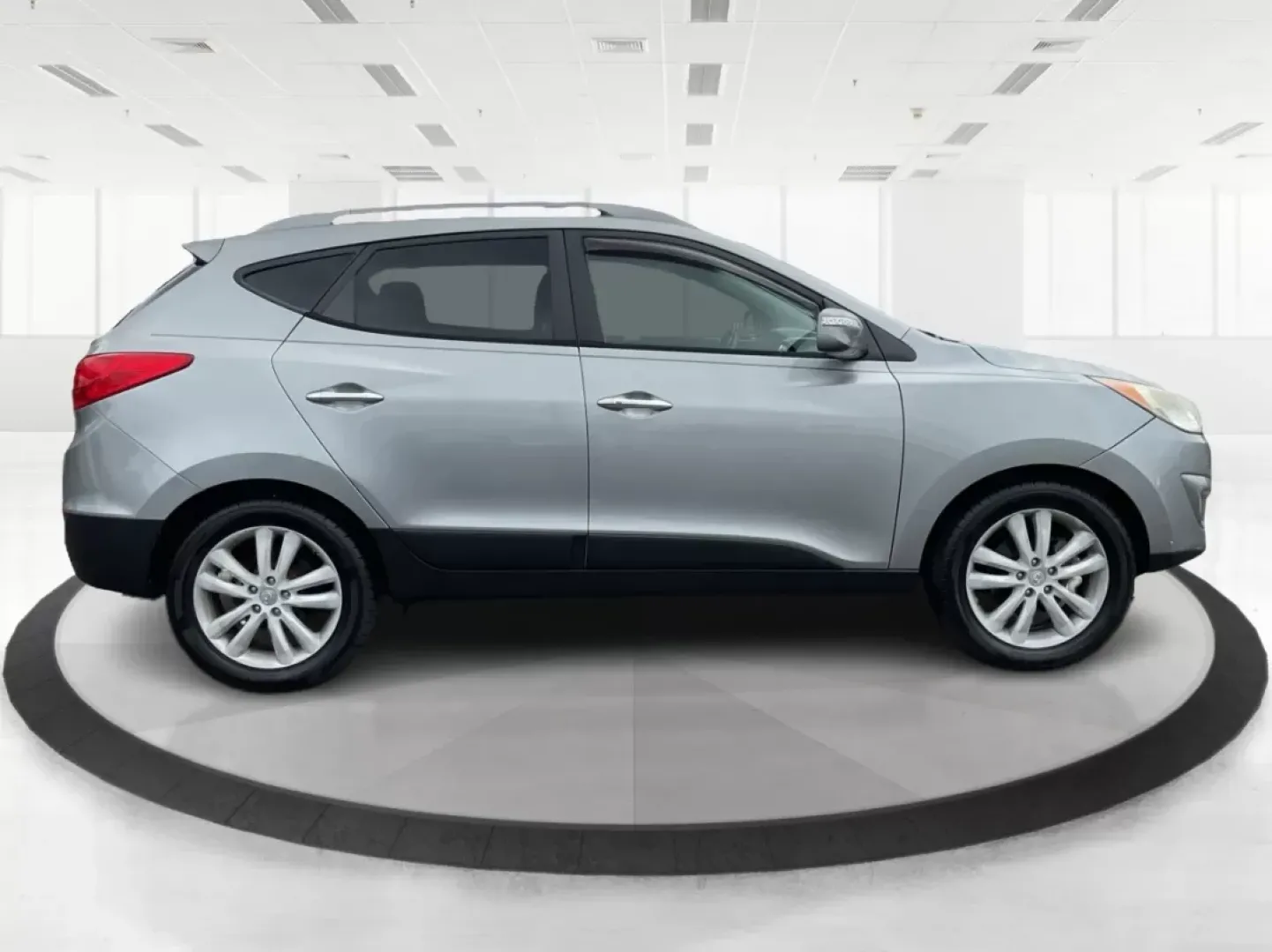 2013 Hyundai Tucson Limited (KM8JUCAC4DU) with an Other engine, located at 1230 East Main St, Xenia, OH, 45385, (937) 908-9800, 39.688026, -83.910172 - **Discover Your New Adventure Vehicle: 2013 Hyundai Tucson Limited at Advantage Car and Credit!** <br /> <br /> Are you searching for the perfect SUV that combines style, comfort, and versatility? Look no further than this striking 2013 Hyundai Tucson Limited, located right here at Advantage Car an - Photo#2