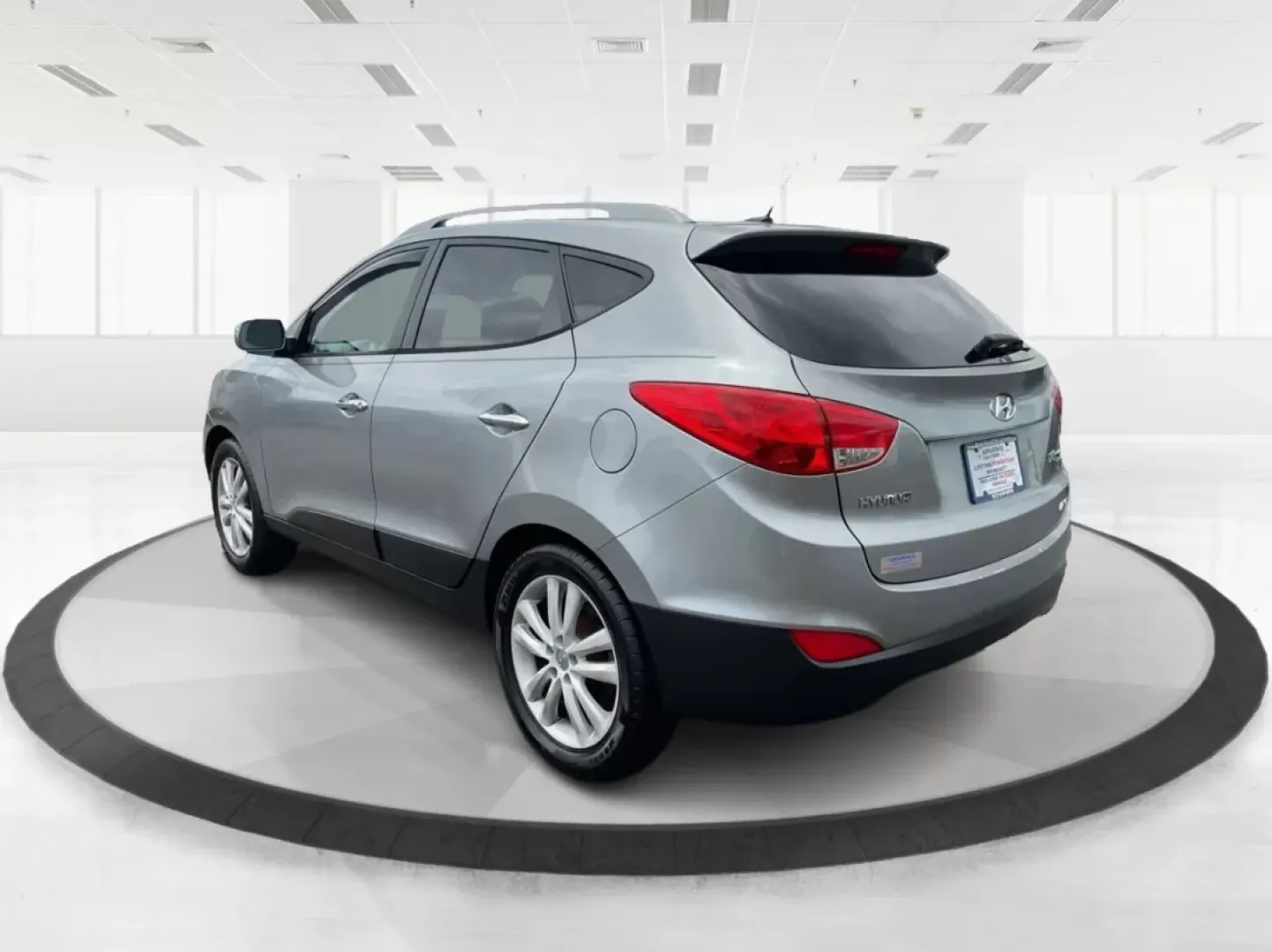 2013 Hyundai Tucson Limited (KM8JUCAC4DU) with an Other engine, located at 1230 East Main St, Xenia, OH, 45385, (937) 908-9800, 39.688026, -83.910172 - **Discover Your New Adventure Vehicle: 2013 Hyundai Tucson Limited at Advantage Car and Credit!** <br /> <br /> Are you searching for the perfect SUV that combines style, comfort, and versatility? Look no further than this striking 2013 Hyundai Tucson Limited, located right here at Advantage Car an - Photo#4