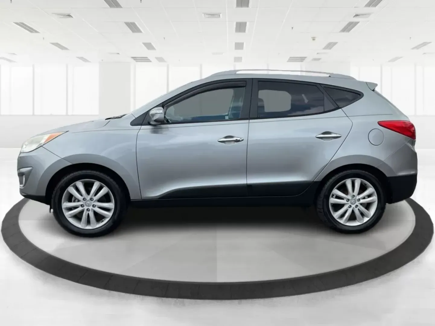 2013 Hyundai Tucson Limited (KM8JUCAC4DU) with an Other engine, located at 1230 East Main St, Xenia, OH, 45385, (937) 908-9800, 39.688026, -83.910172 - **Discover Your New Adventure Vehicle: 2013 Hyundai Tucson Limited at Advantage Car and Credit!** <br /> <br /> Are you searching for the perfect SUV that combines style, comfort, and versatility? Look no further than this striking 2013 Hyundai Tucson Limited, located right here at Advantage Car an - Photo#4